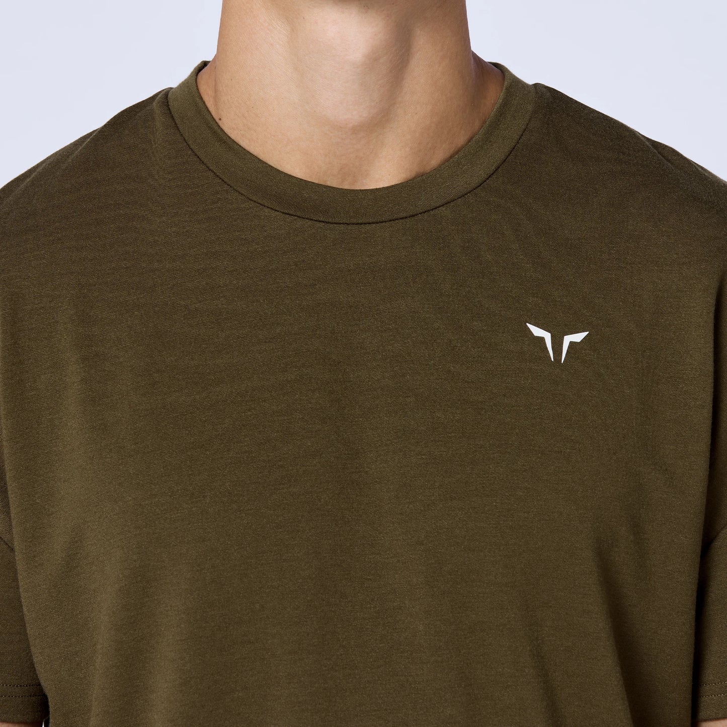 تيشيرت ايسينشال فضفاض - زيتوني داكن