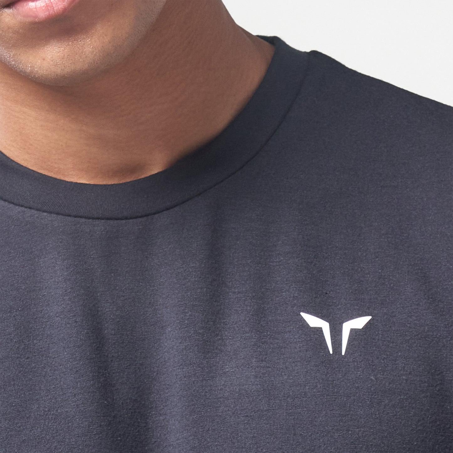 ايسينشال تيشيرت فضفاض -أسود 