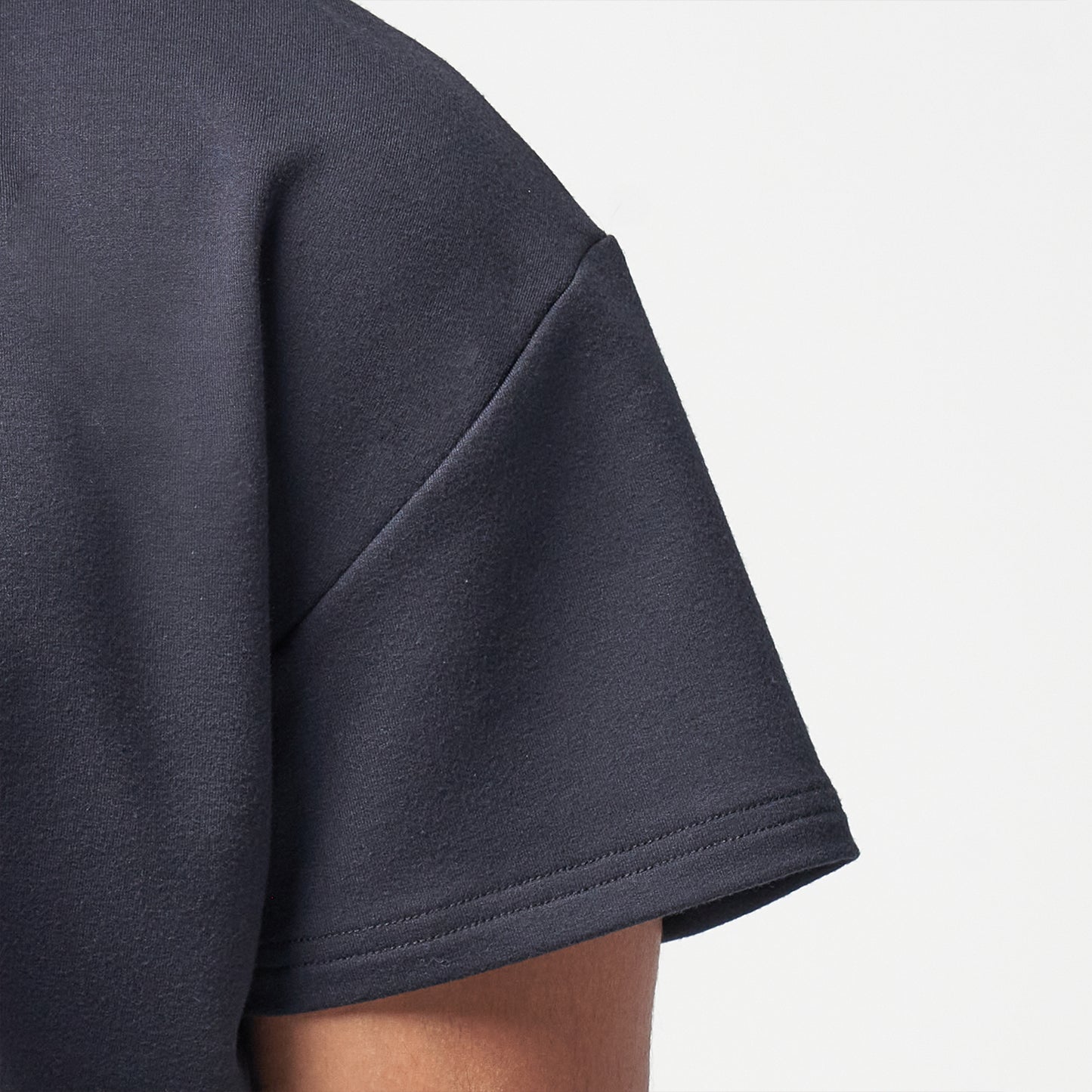 ايسينشال تيشيرت فضفاض -أسود 