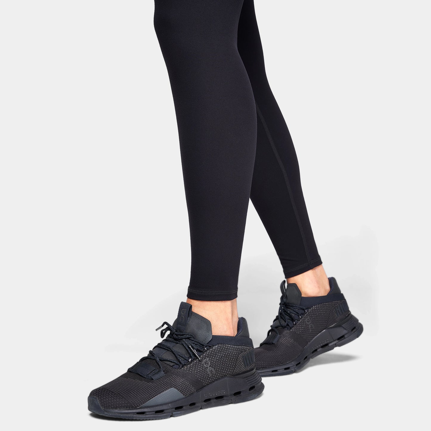 فيرسيتي ليقينز - أسود