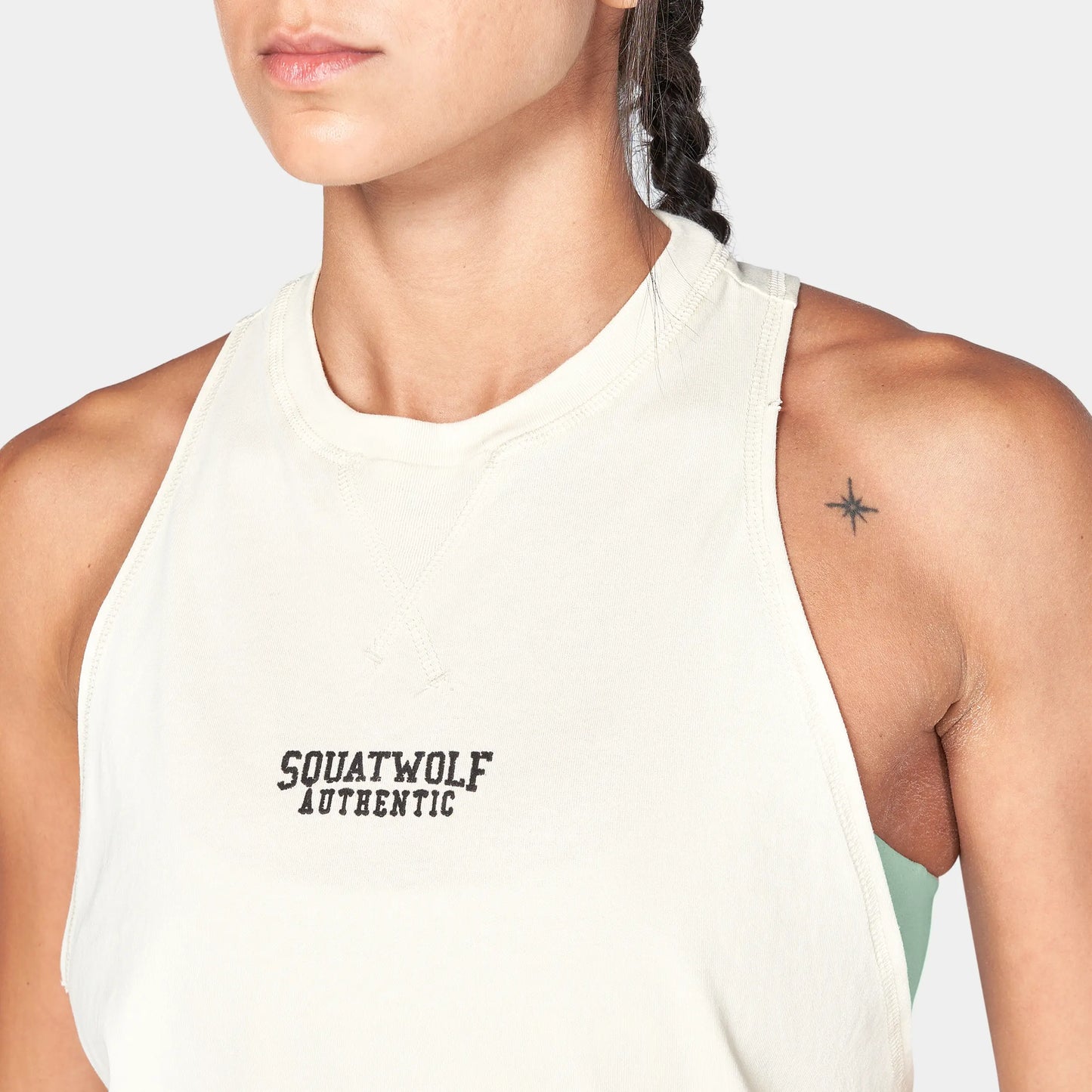 تانك بخلفية متقاطعة - سكري