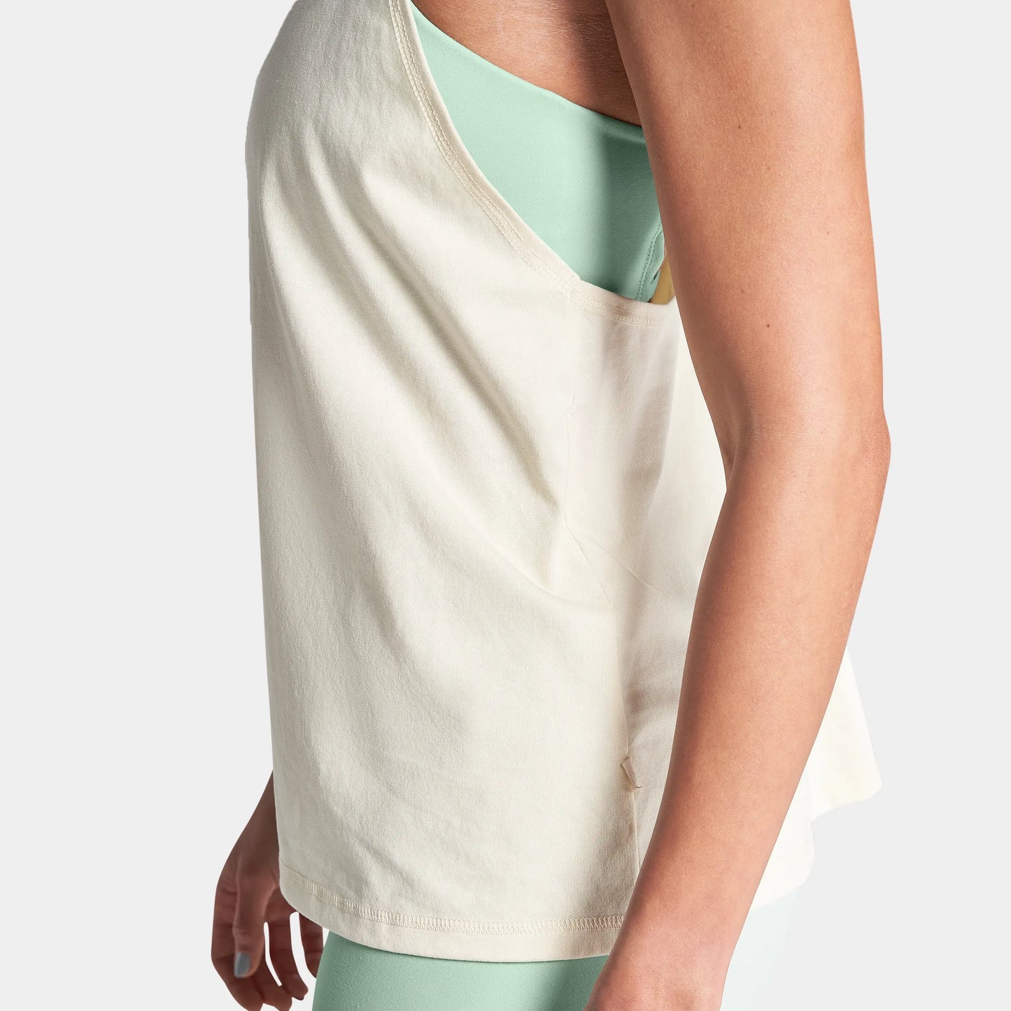 تانك بخلفية متقاطعة - سكري