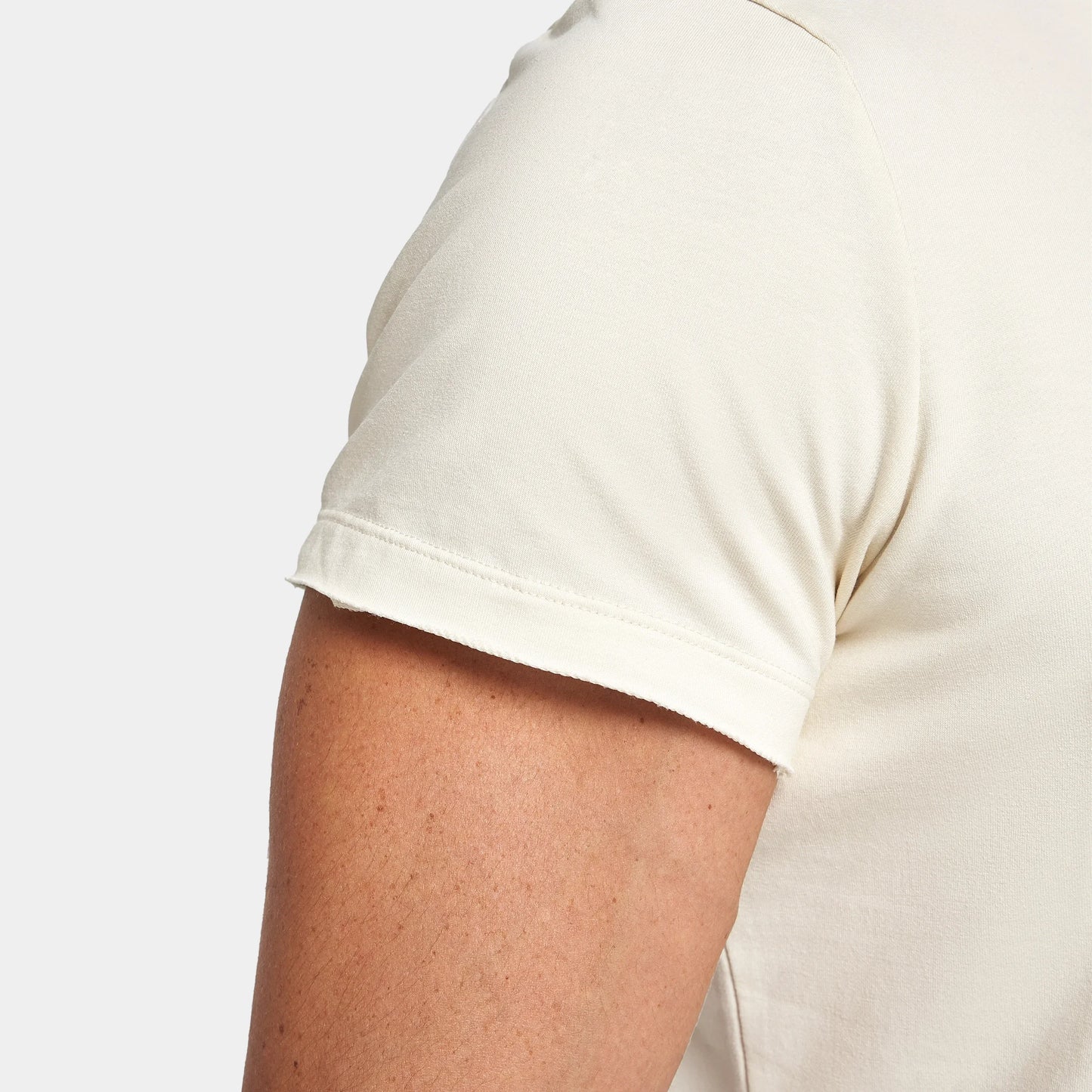 تيشيرت جولدن إيرا فريش ليجاسي ضيق - سكري