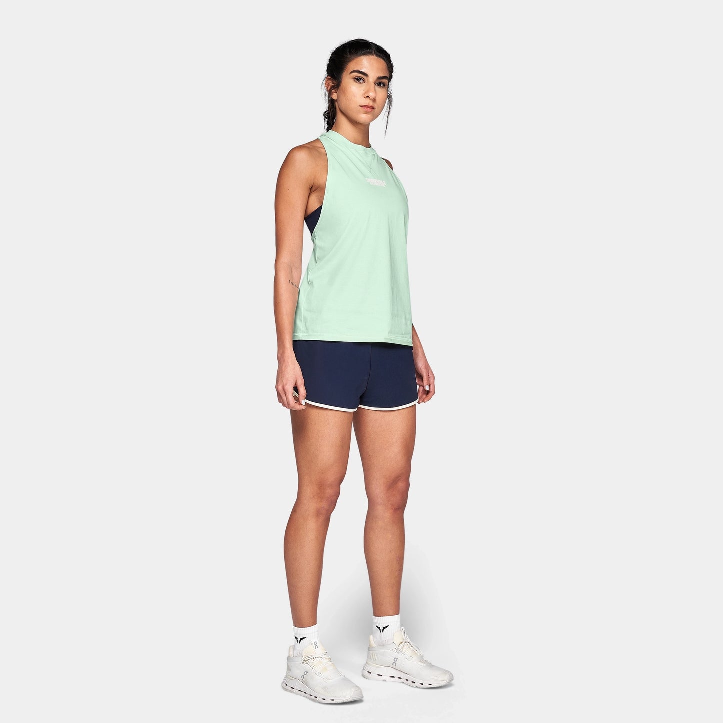 تانك بخلفية متقاطعة - أكوا فاتح