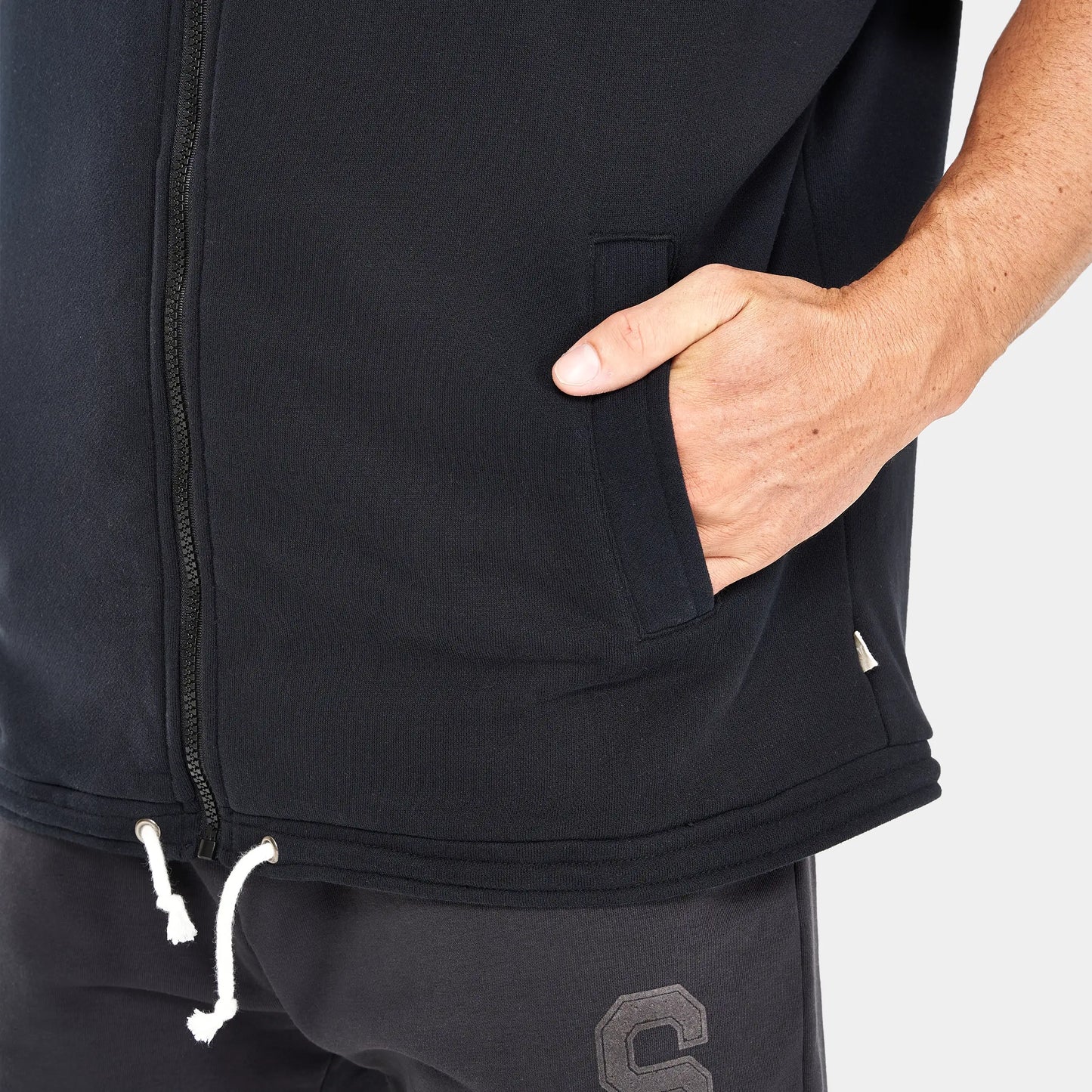 جولدن إيرا ثروباك هودي - أسود