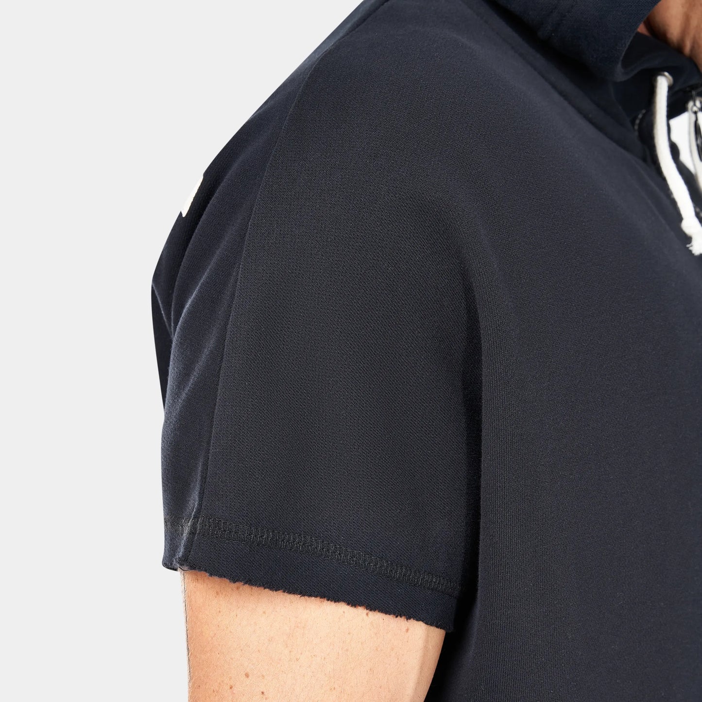 جولدن إيرا ثروباك هودي - أسود