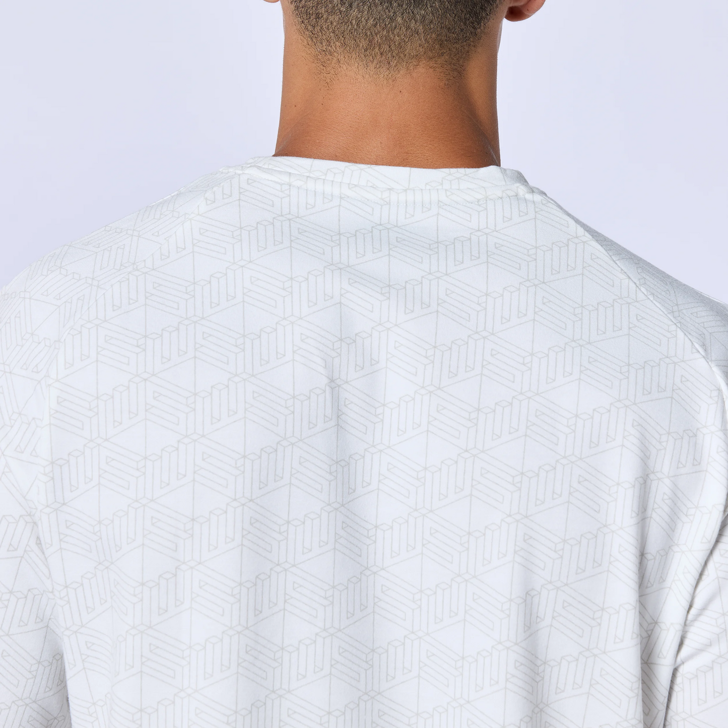 ايسينشال تيشيرت اكتيف -  طبعة أبيض لؤلؤي