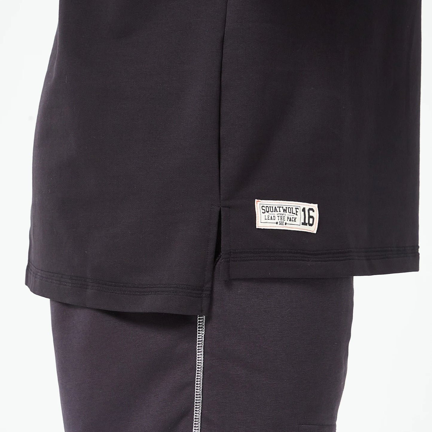 تيشيرت قولدن إيرا ثروباك - أسود