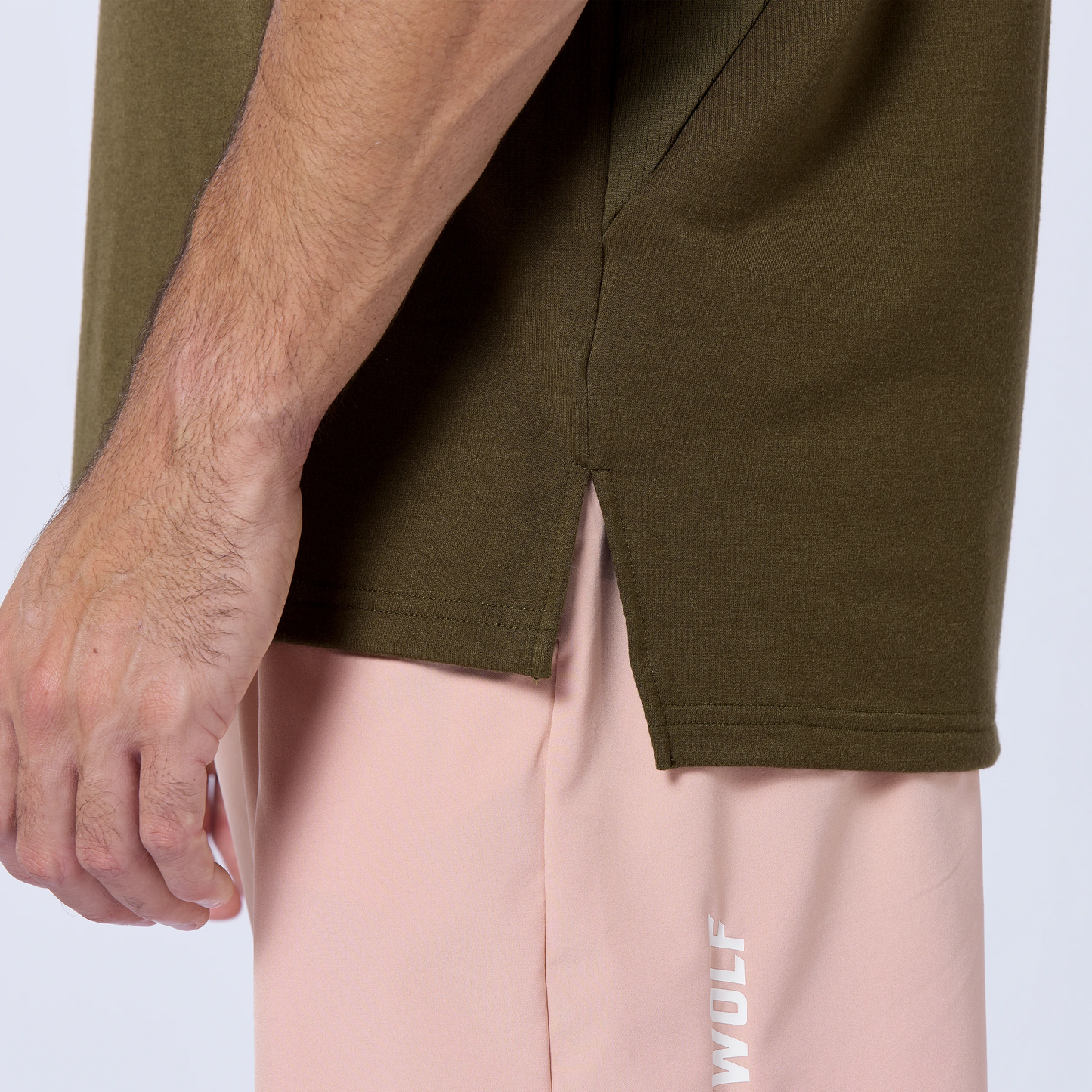 تيشيرت ايسينشال فضفاض - زيتوني داكن