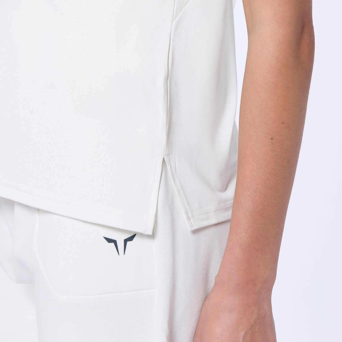  تيشيرت ايسينشال خفيف -  أبيض لؤلؤي