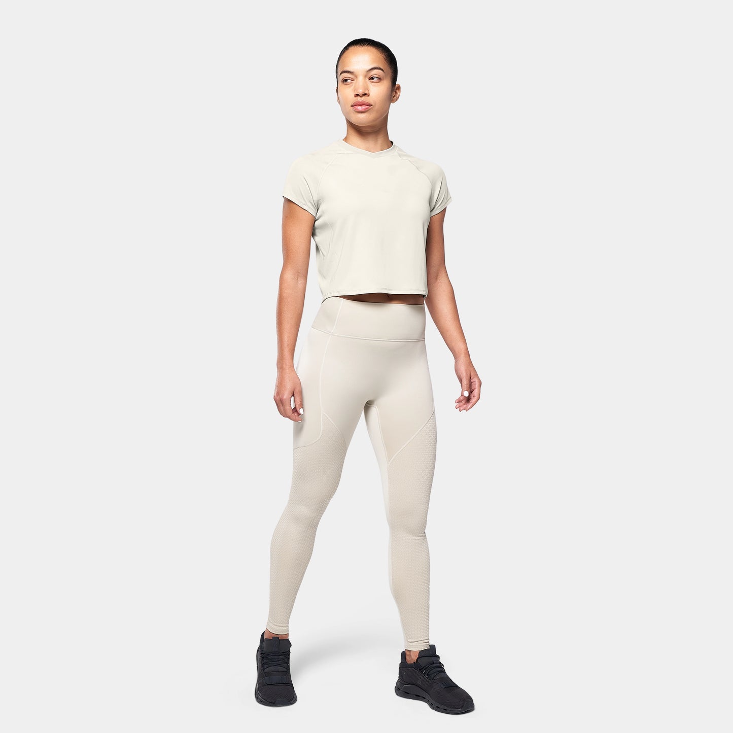 لاب 360° تيشيرت أكت دراي® بفتحة رقبة  V - فضي مطفي