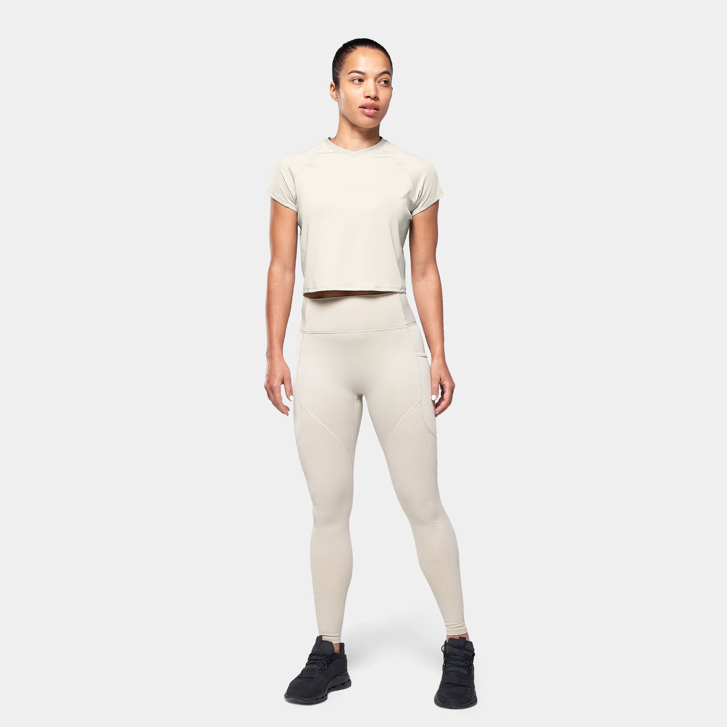 لاب 360° تيشيرت أكت دراي® بفتحة رقبة  V - فضي مطفي