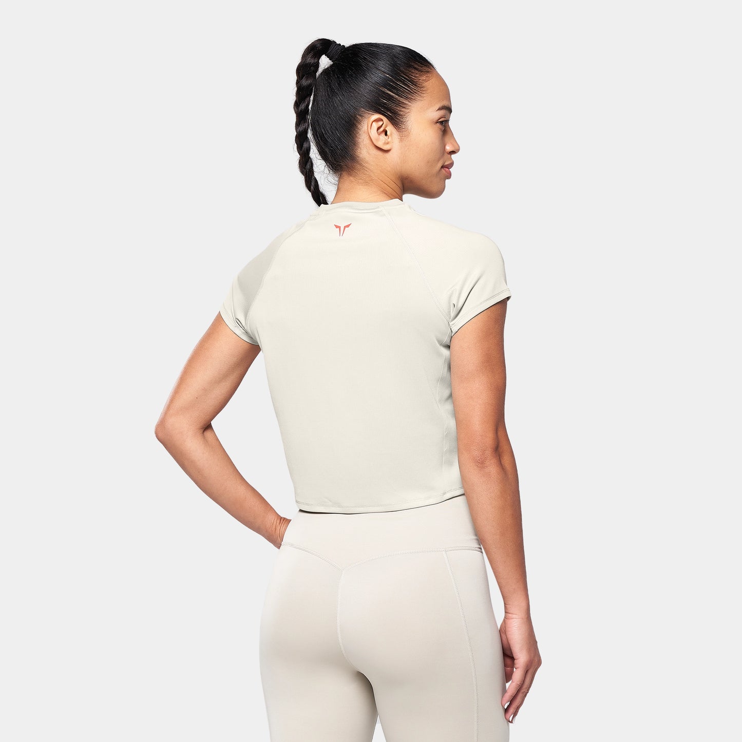 لاب 360° تيشيرت أكت دراي® بفتحة رقبة  V - فضي مطفي