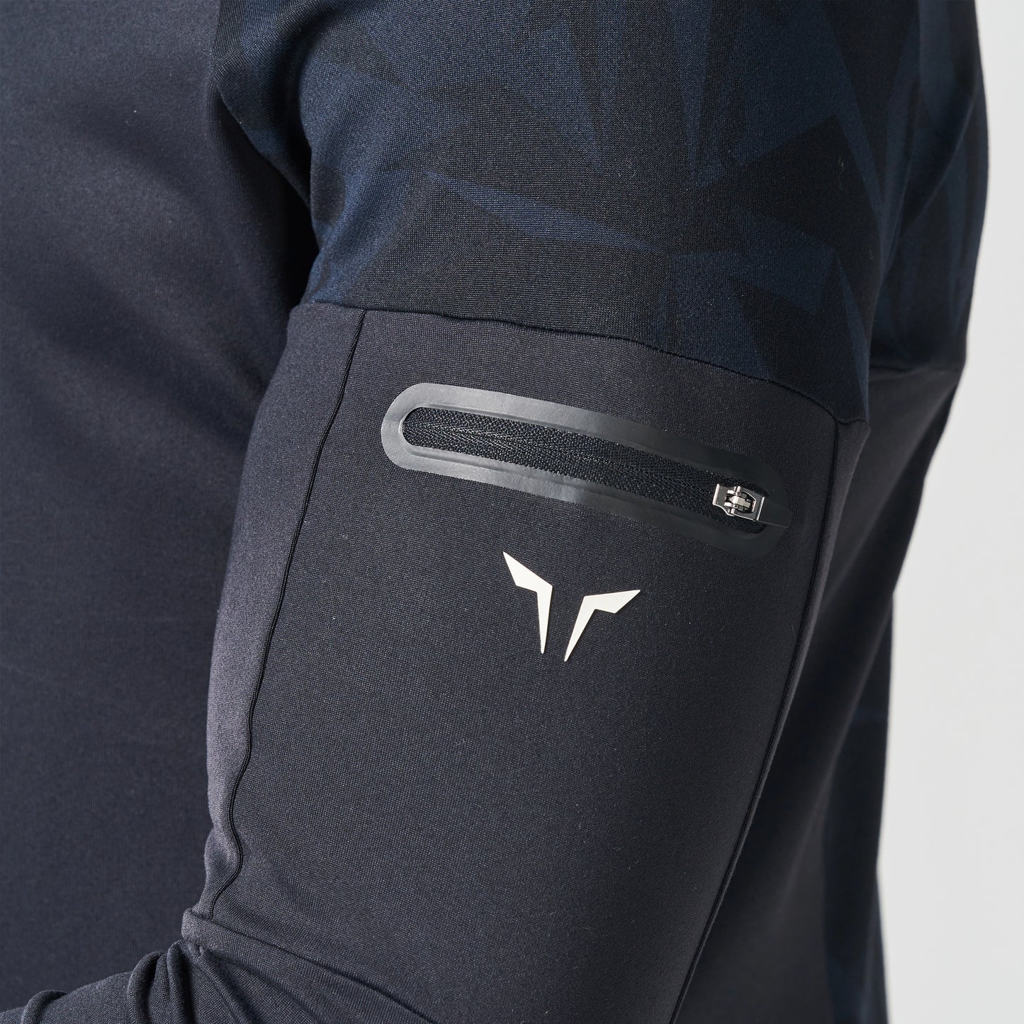 بلوزة إيفولف 2.0 للركض - طبعة سوداء