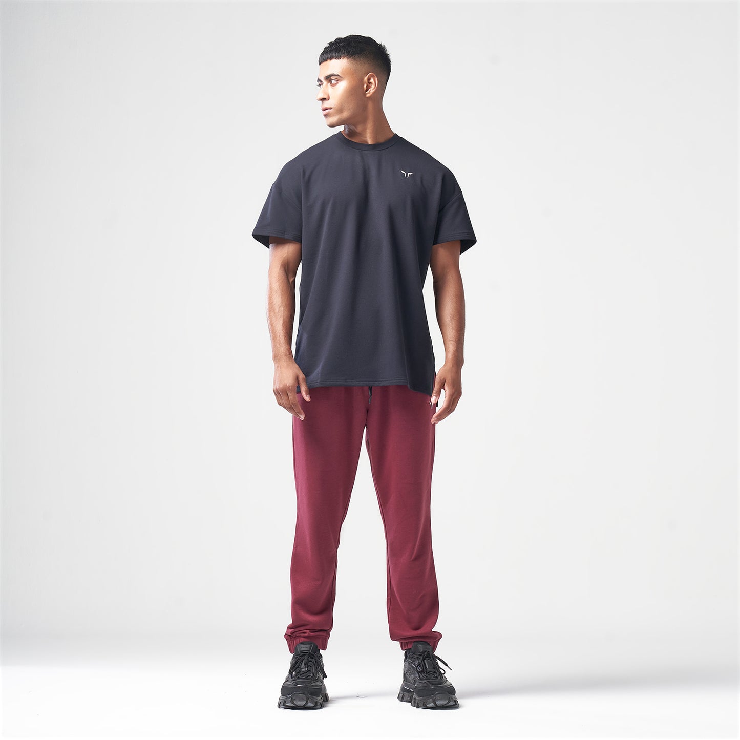 ايسينشال تيشيرت فضفاض -أسود 