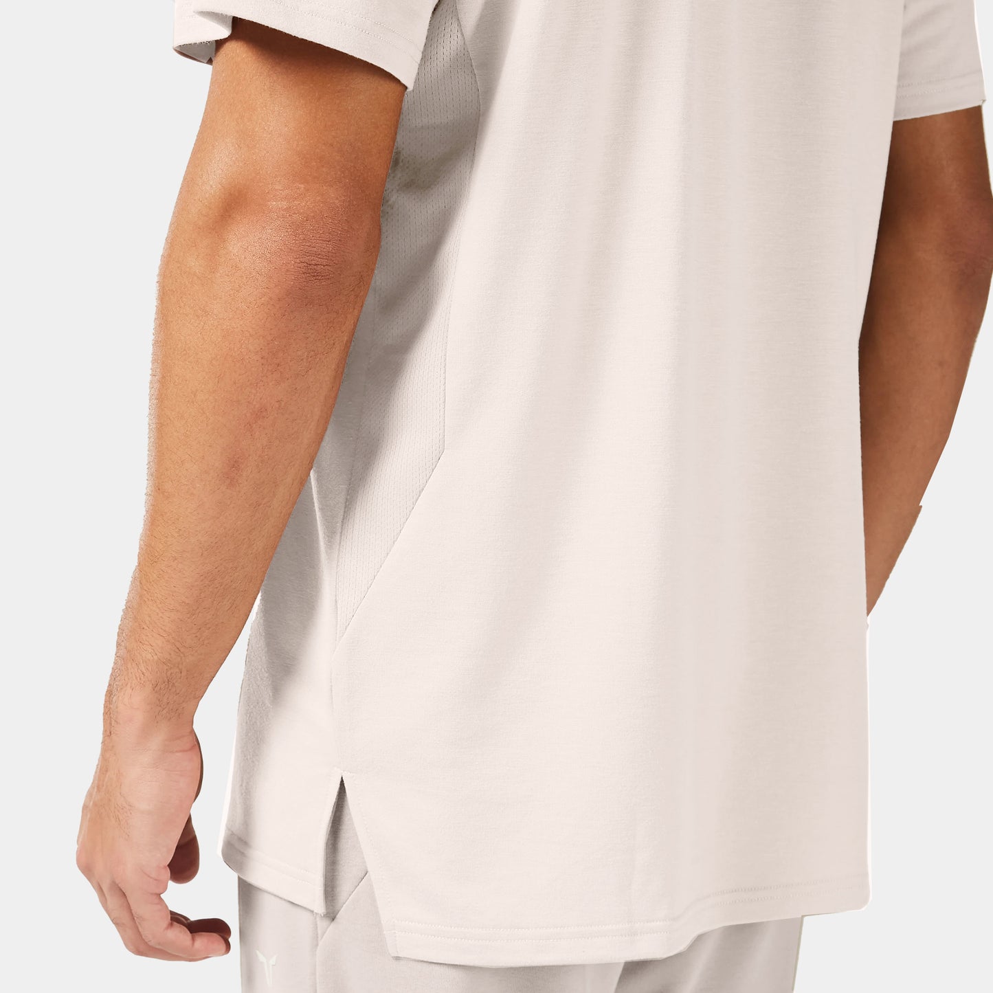 ايسينشال تيشيرت فضفاض - فضي مطفي