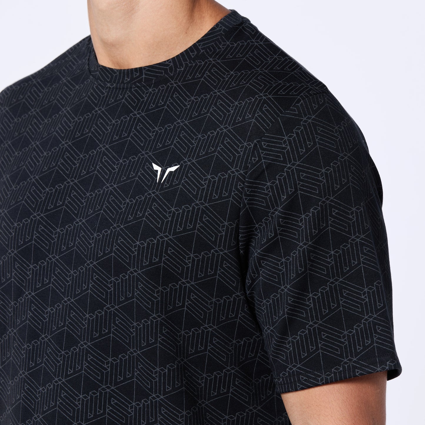 ايسينشال تيشيرت اكتيف -  طبعة سوداء 