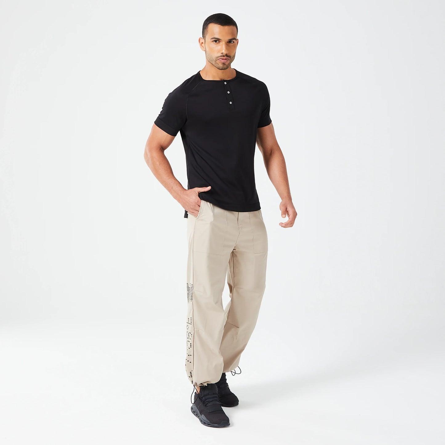 تيشيرت كود هينلي - أسود