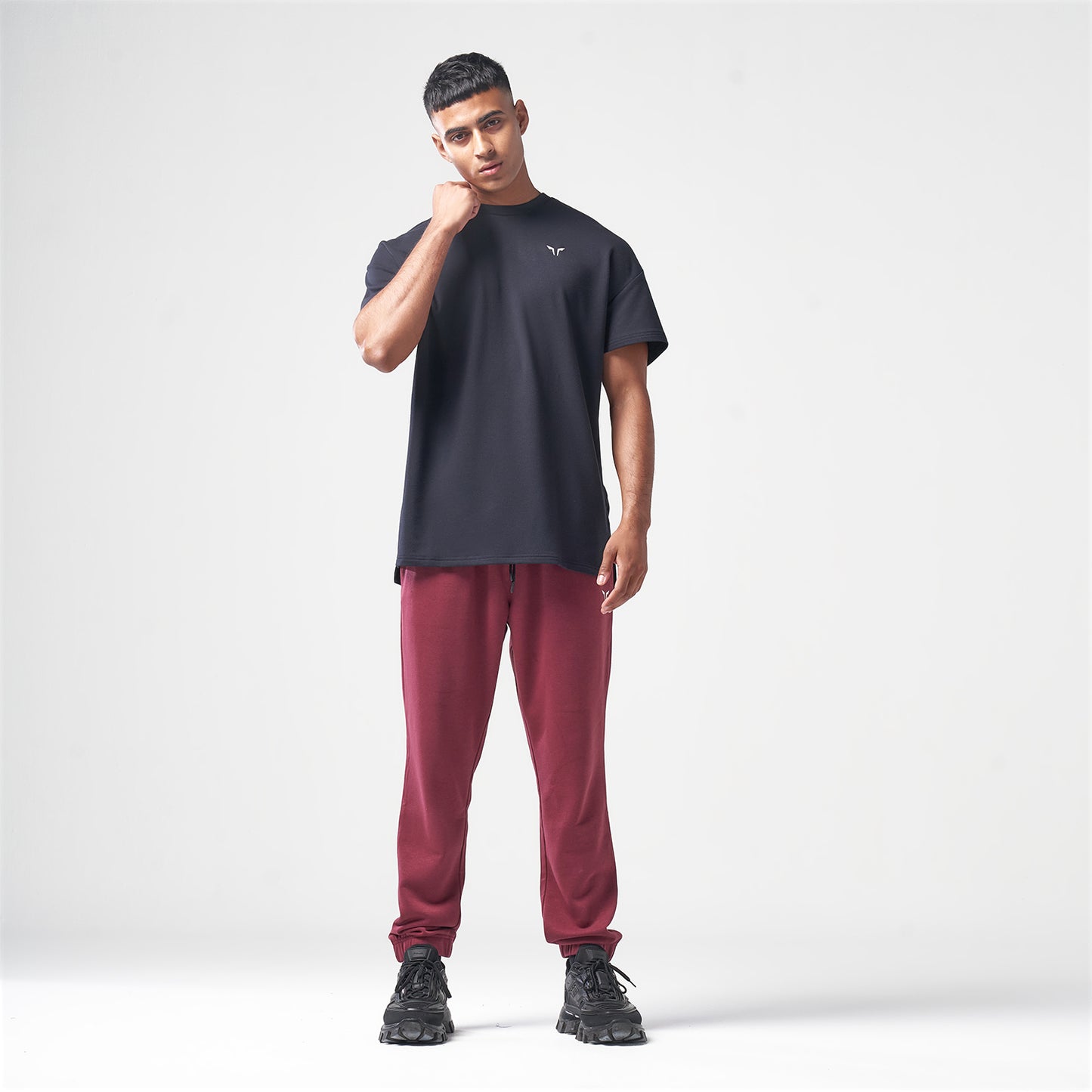 ايسينشال تيشيرت فضفاض -أسود 