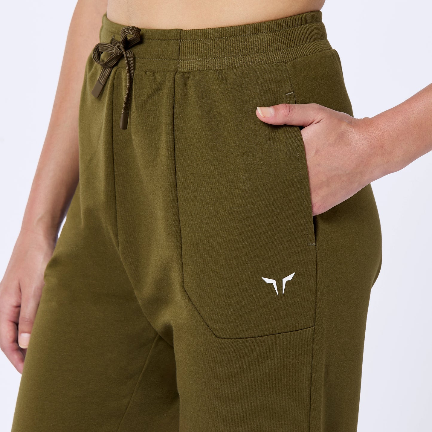 جوقرز ايسينشال بقصة عادية - زيتوني داكن