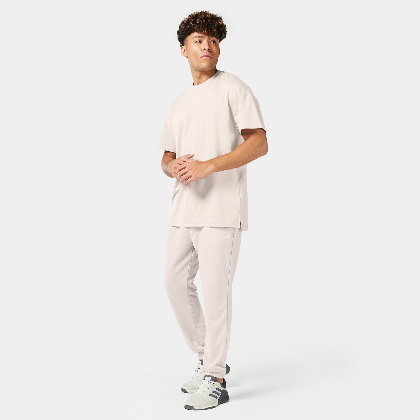 ايسينشال تيشيرت فضفاض - فضي مطفي