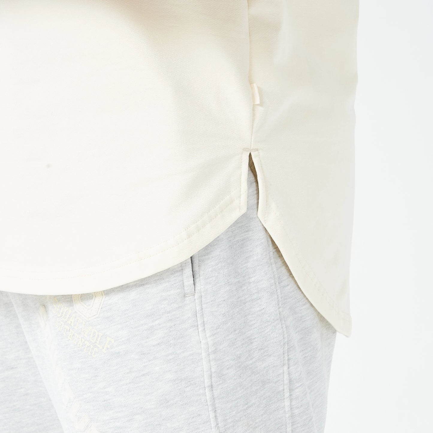  جولدن إيرا فريش ليجاسي تيشيرت ضيق إصدار شعار أسود  - سكري