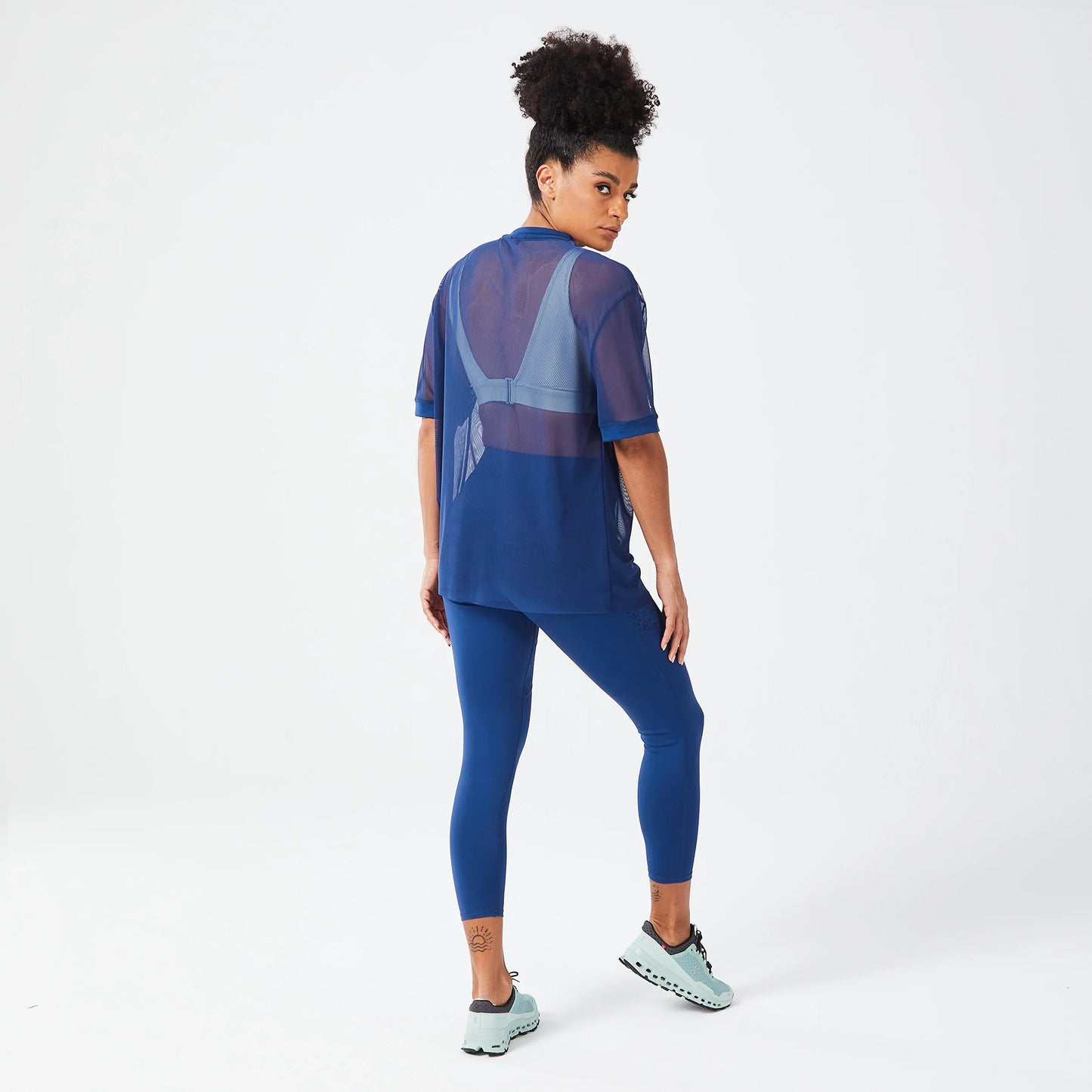 تيشيرت جليتش من قماش شبكي - ازرق داكن