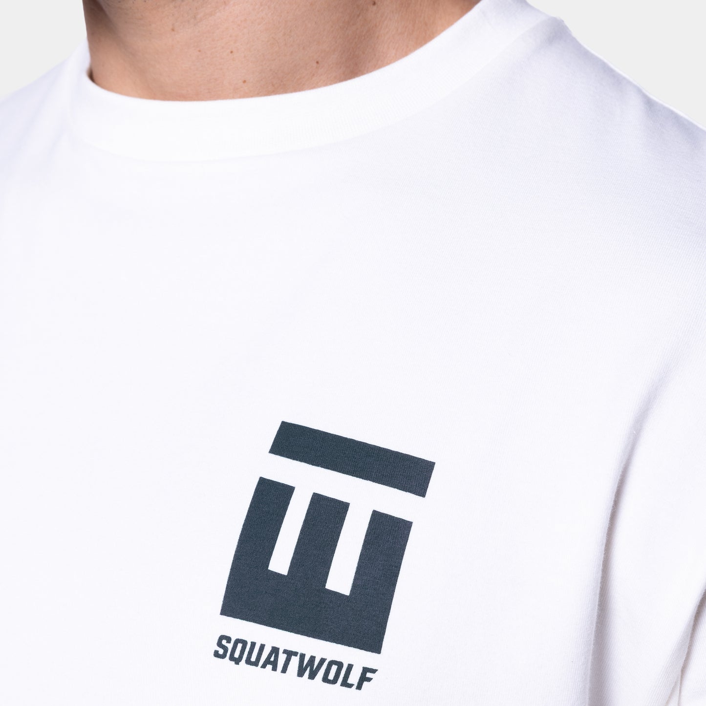 تيشيرت سكوات وولف x إبراهيم زكي فضفاض - أبيض