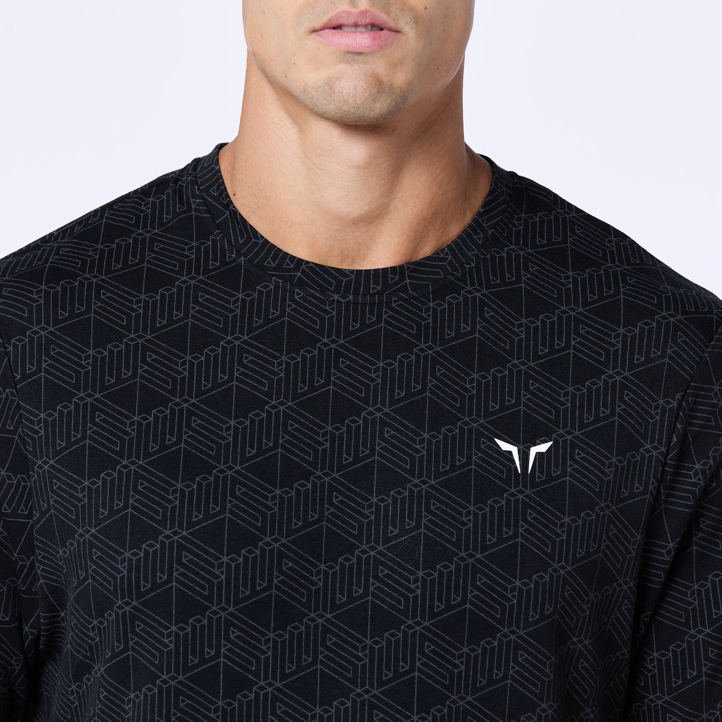 ايسينشال تيشيرت اكتيف -  طبعة سوداء 