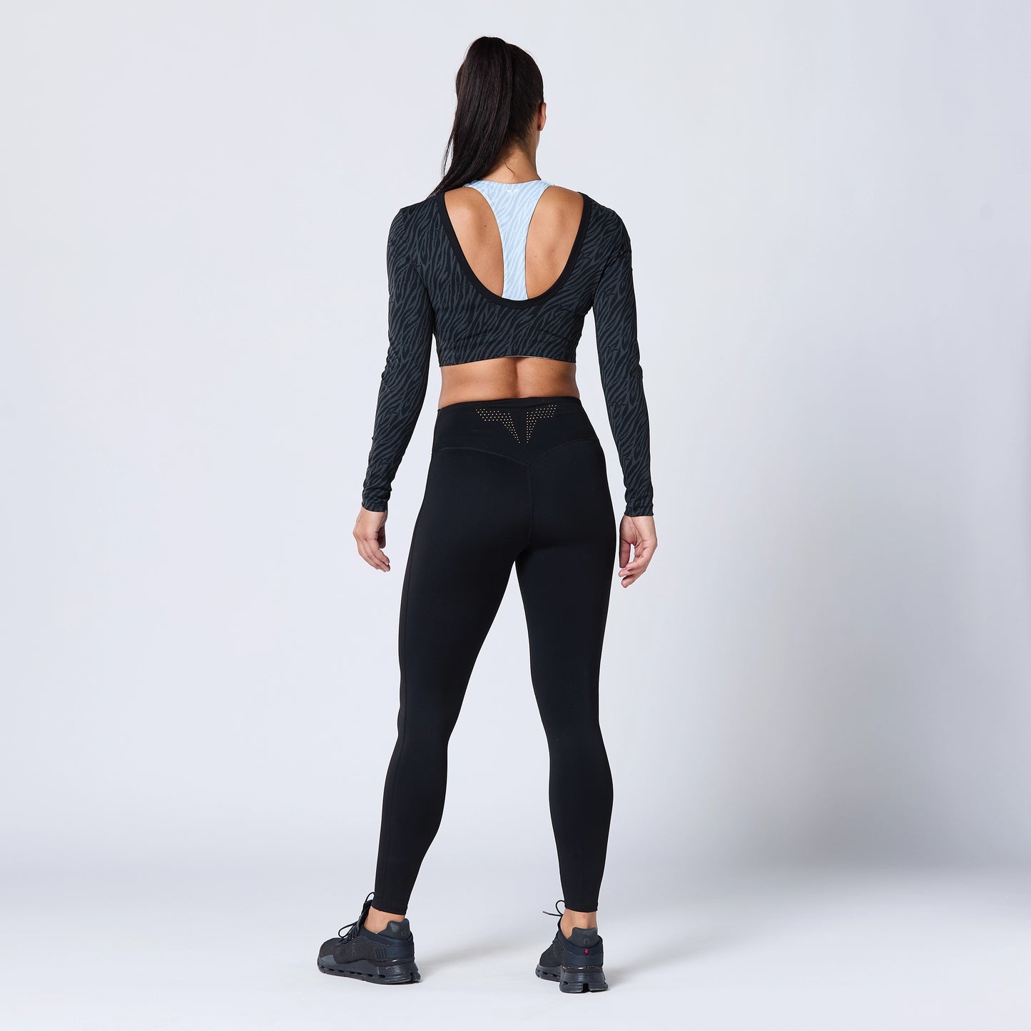 توب واريور 2.0 قصيرة - طبعة سوداء