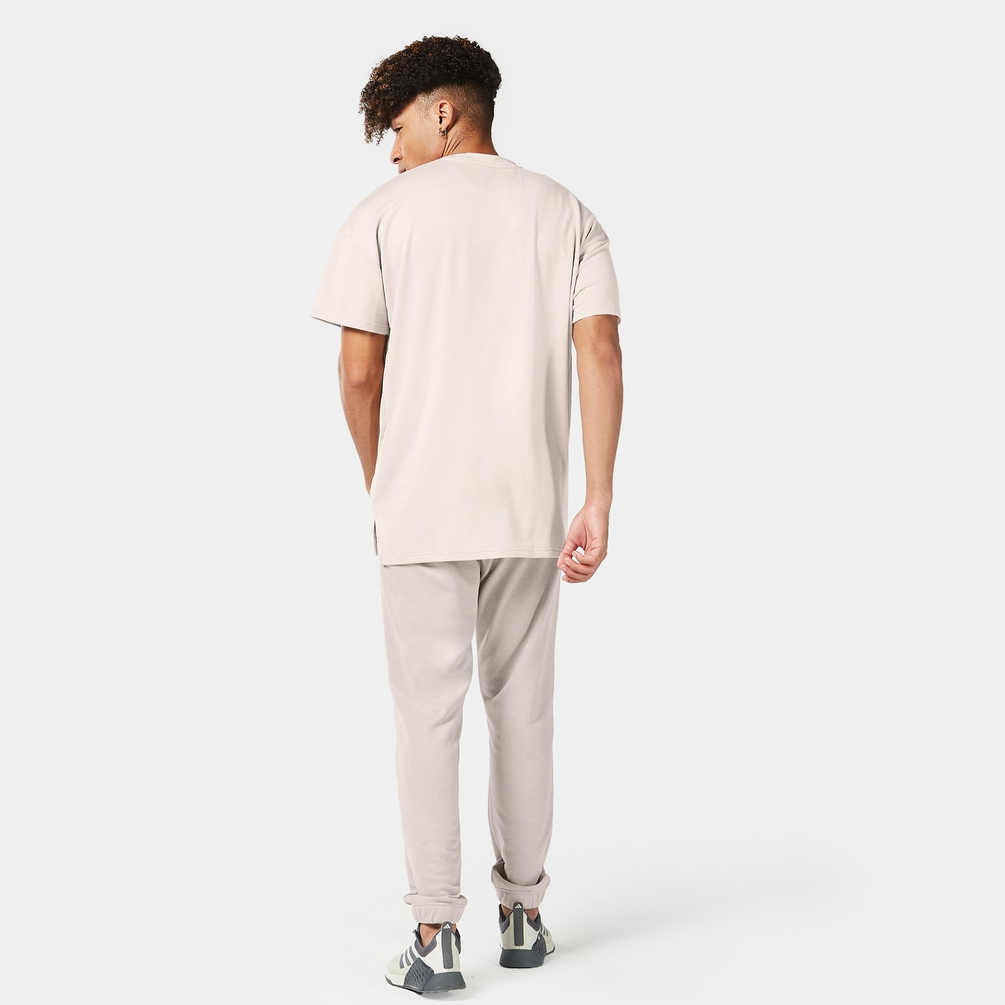 ايسينشال تيشيرت فضفاض - فضي مطفي