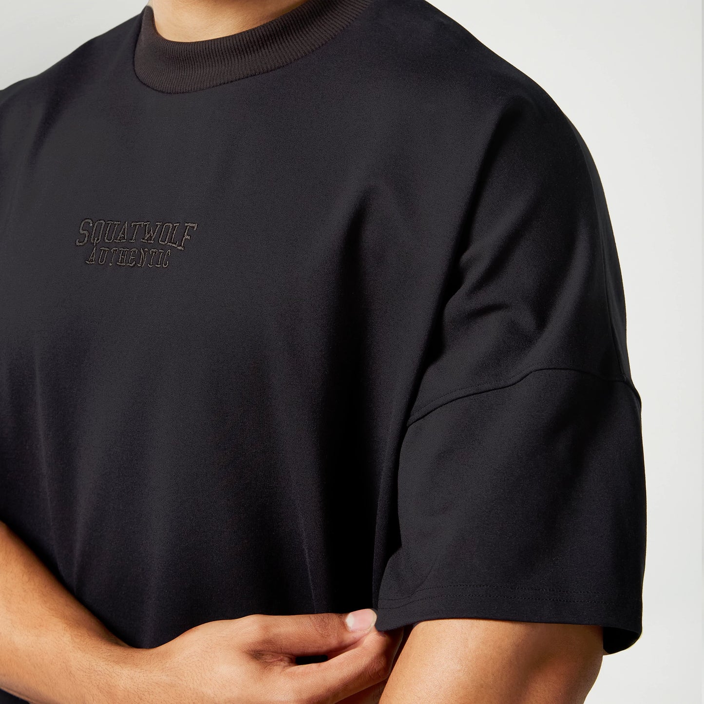 تيشيرت غولدن إيرا أوثنتيك أوفرسايزد-أسود 