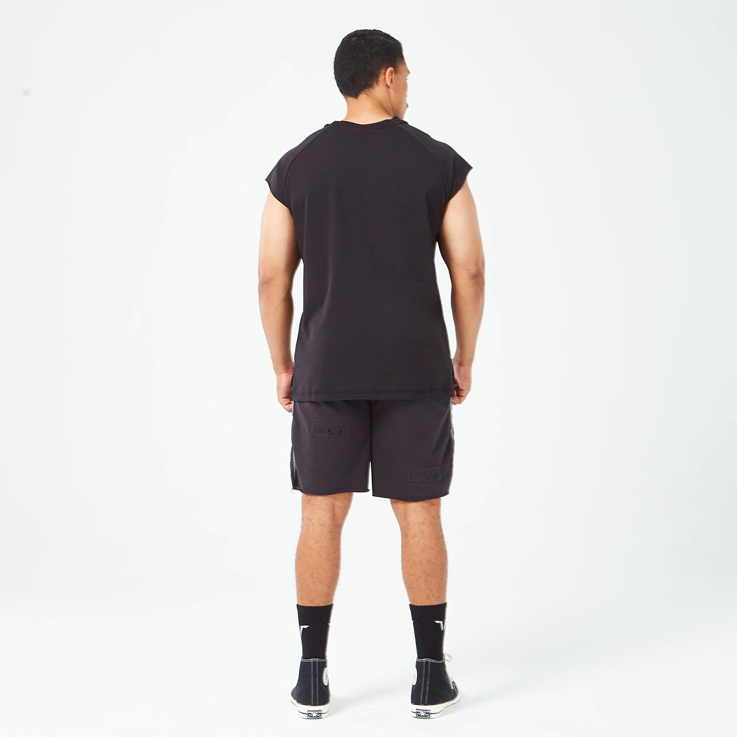 تيشيرت قولدن إيرا ثروباك - أسود