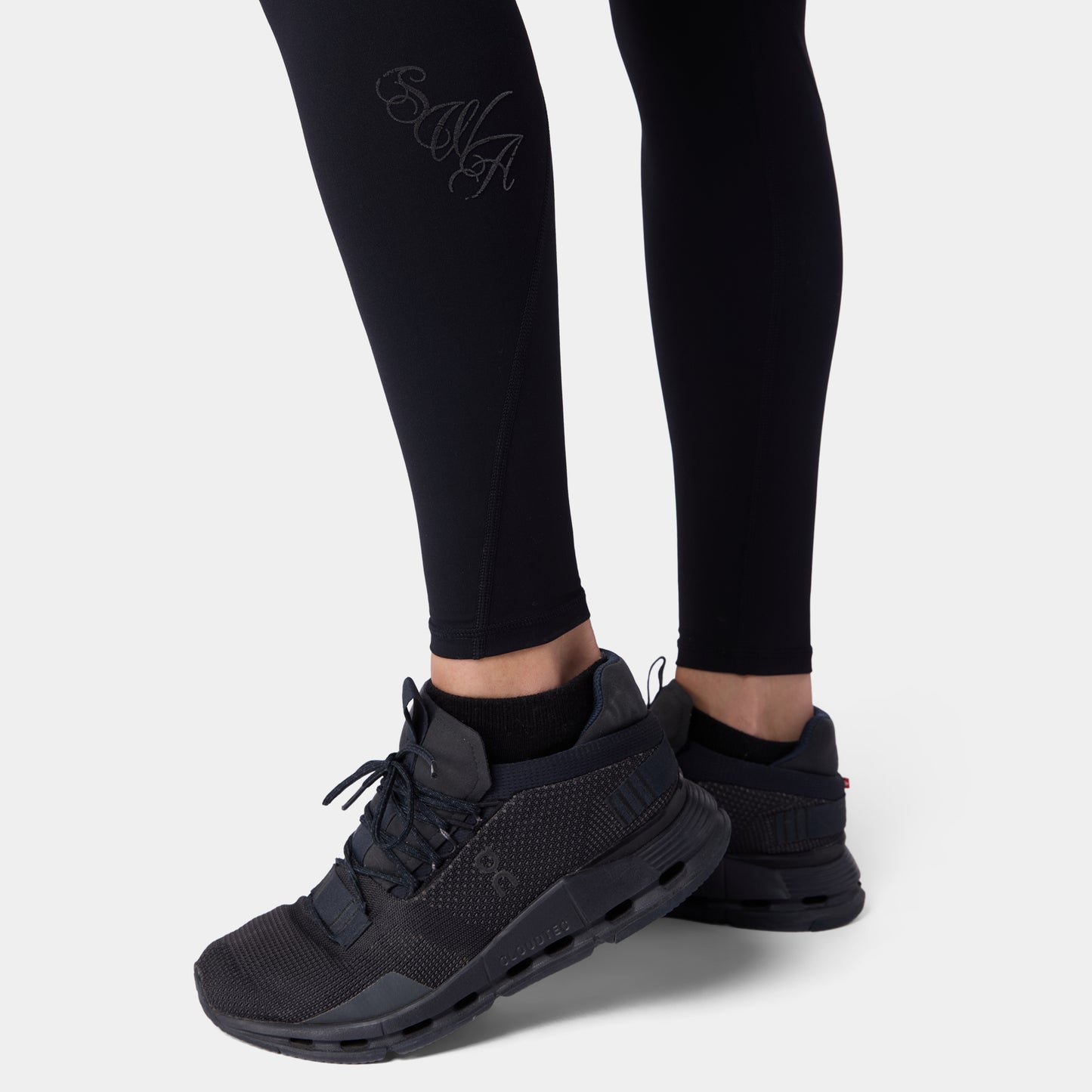 أوثنتيك ليقنز 27" - أسود