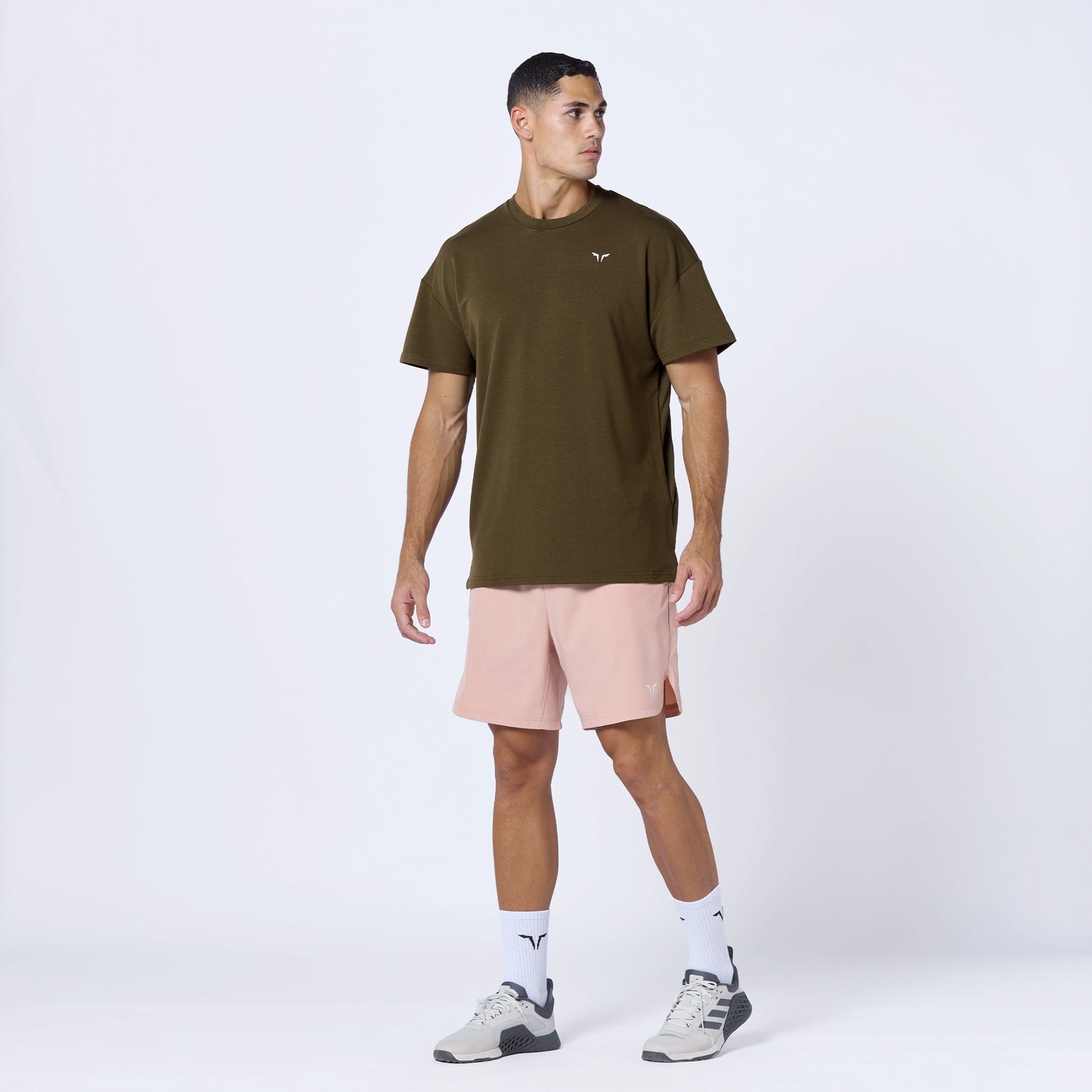 تيشيرت ايسينشال فضفاض - زيتوني داكن