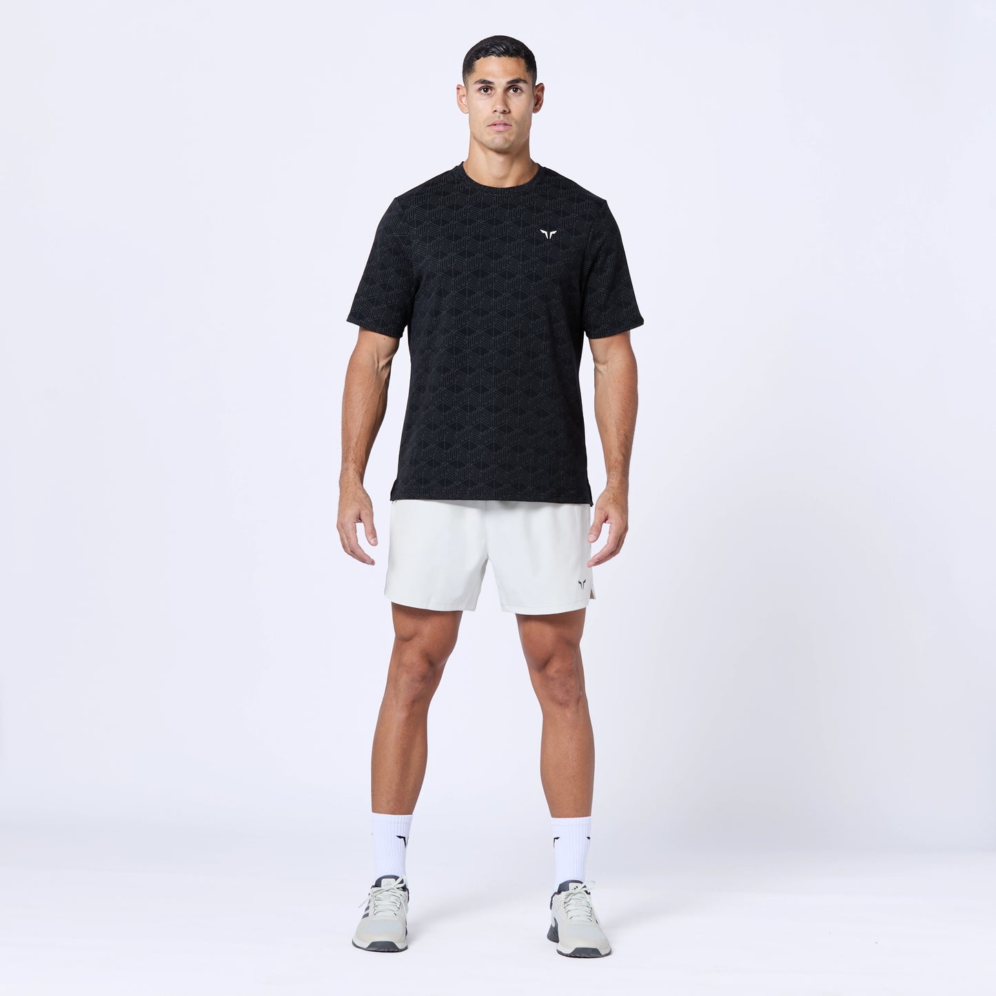 ايسينشال تيشيرت اكتيف -  طبعة سوداء 