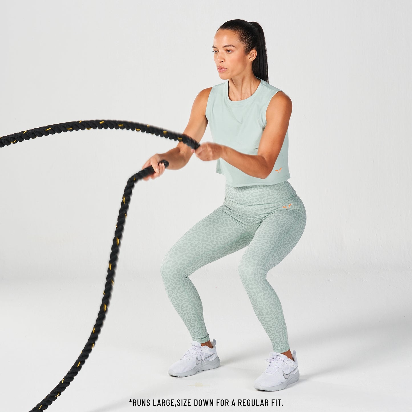 بنطال ضيق أجايل آكت من كور - طبعة سماوي فاتح