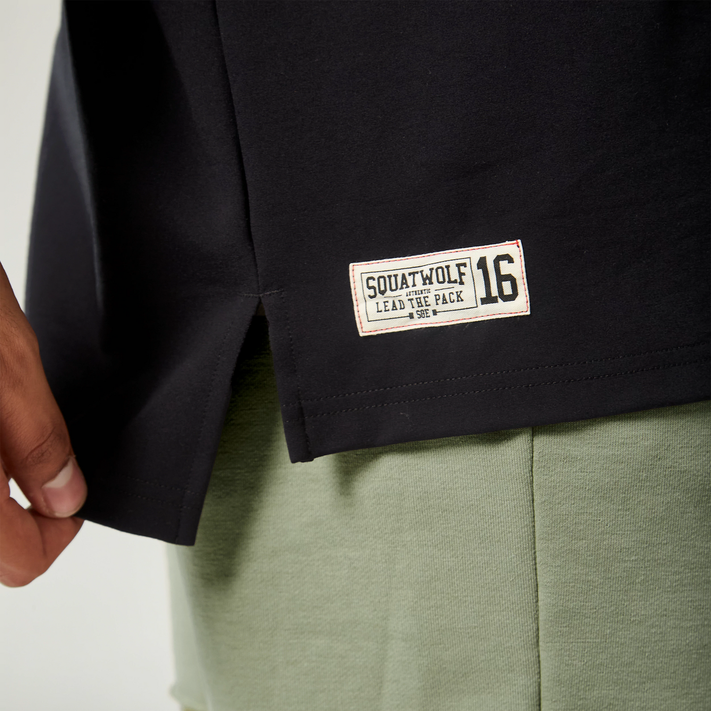 تيشيرت غولدن إيرا أوثنتيك أوفرسايزد-أسود 