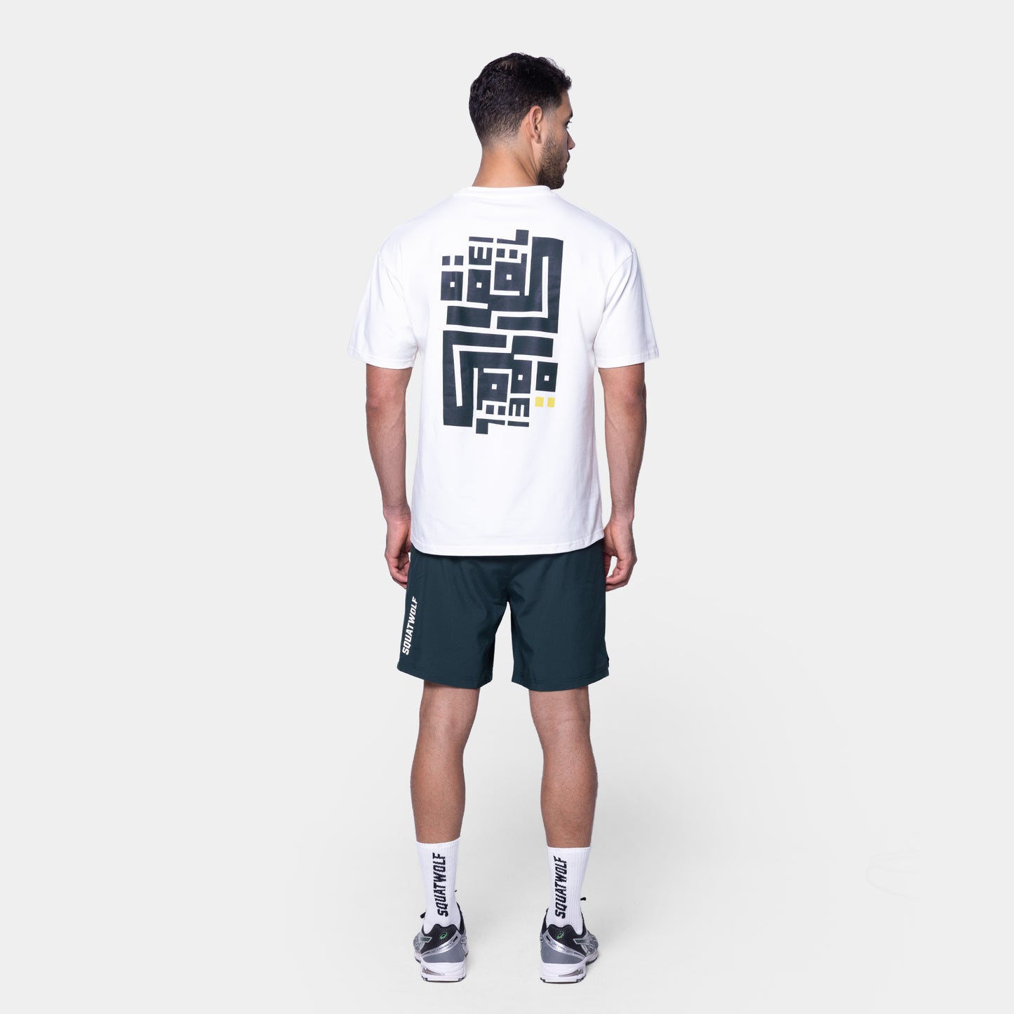 تيشيرت سكوات وولف x إبراهيم زكي فضفاض - أبيض