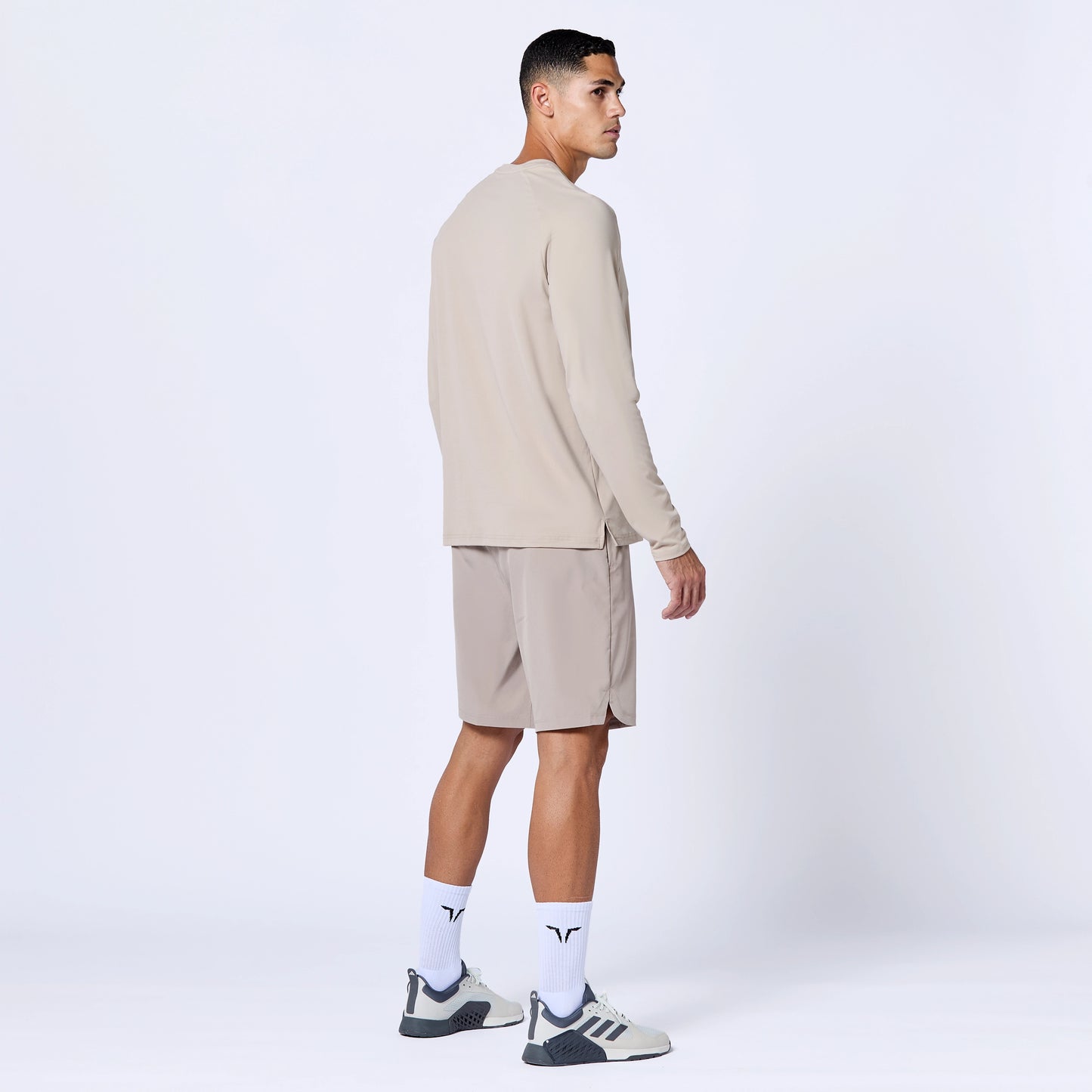  تيشرت ايسينشال اكتيف بأكمام طويلة - ترابي