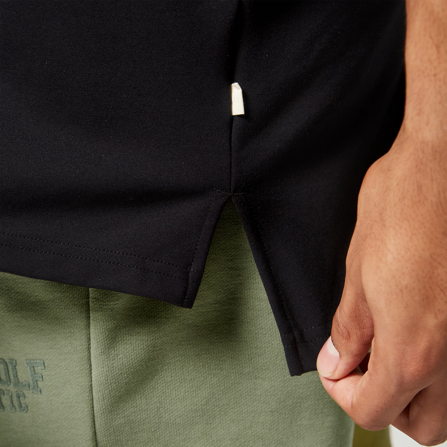 تيشيرت غولدن إيرا أوثنتيك أوفرسايزد-أسود 