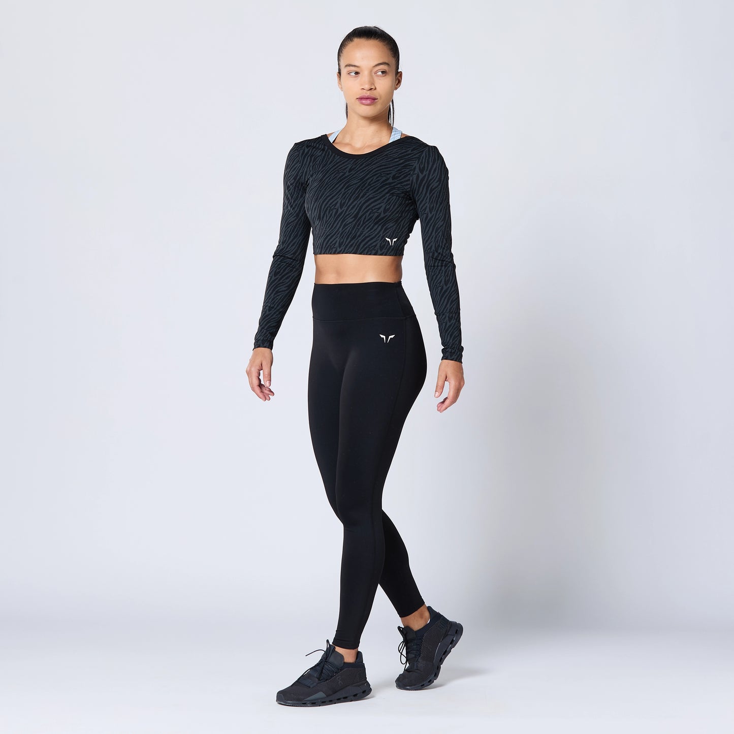 توب واريور 2.0 قصيرة - طبعة سوداء