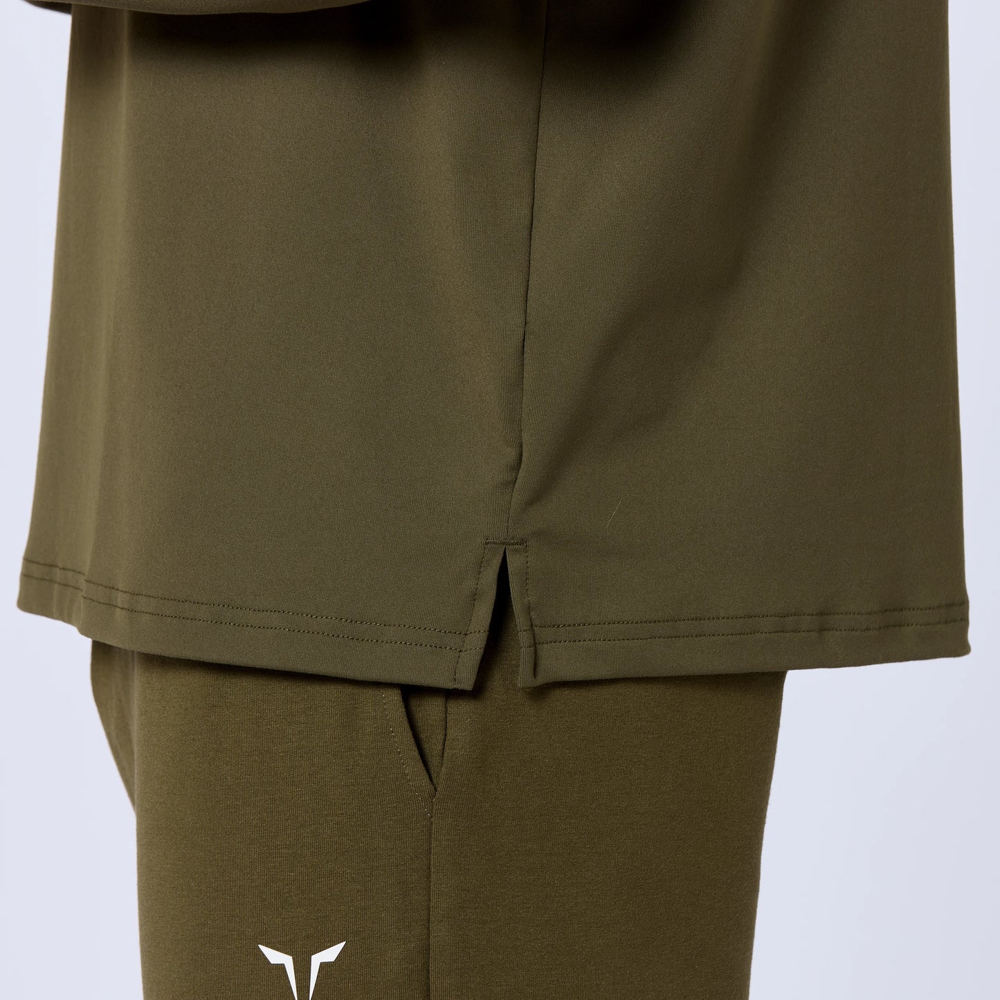  تيشرت ايسينشال اكتيف بأكمام طويلة - زيتوني داكن