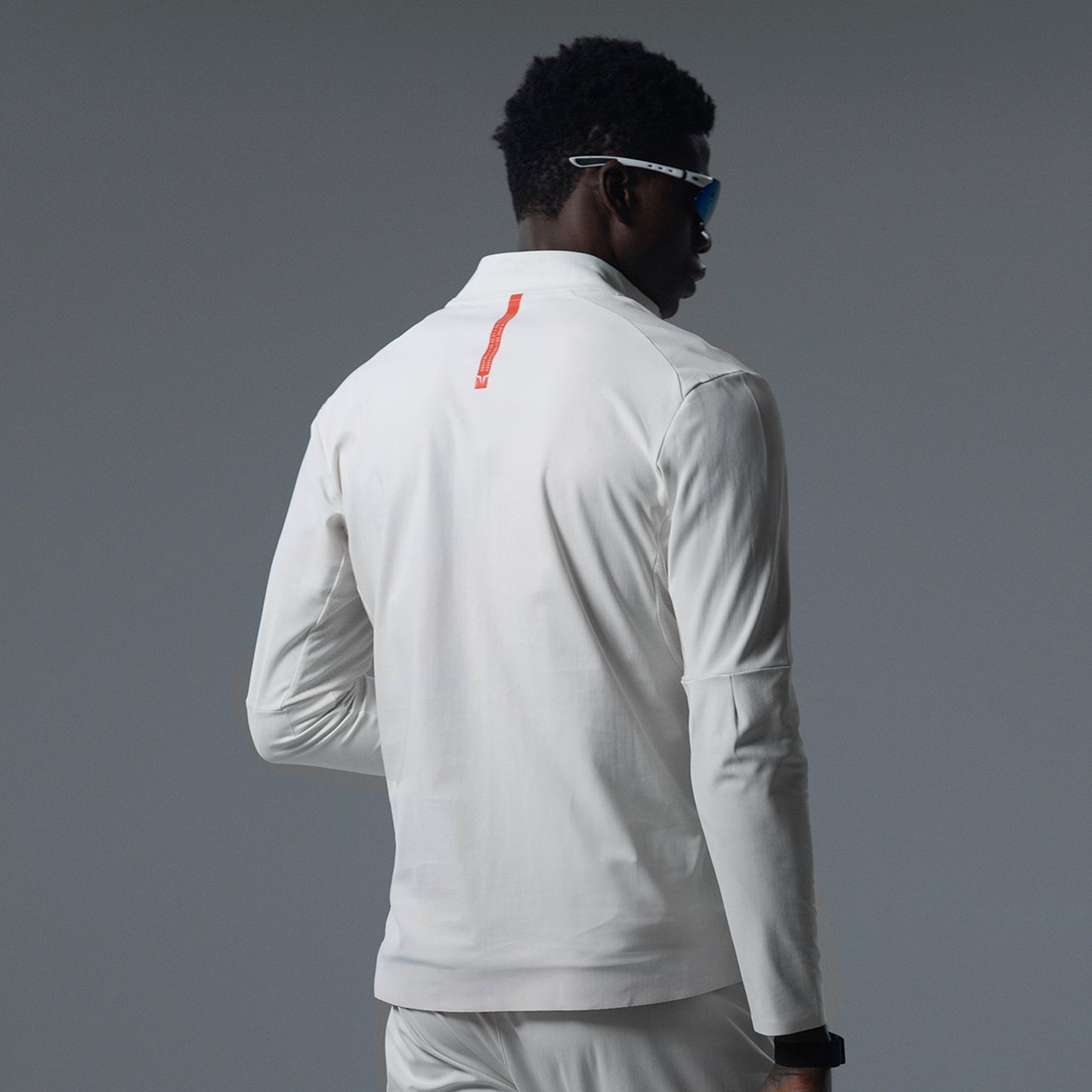 توب آكت دراي® مع ربع سحاب و أكمام طويلة - أبيض لؤلؤي