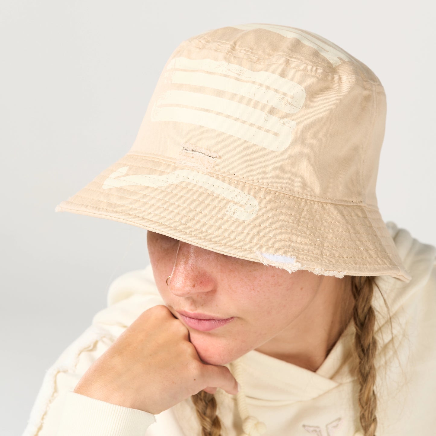 قبعة دلو ريتروجرايد- سكري داكن