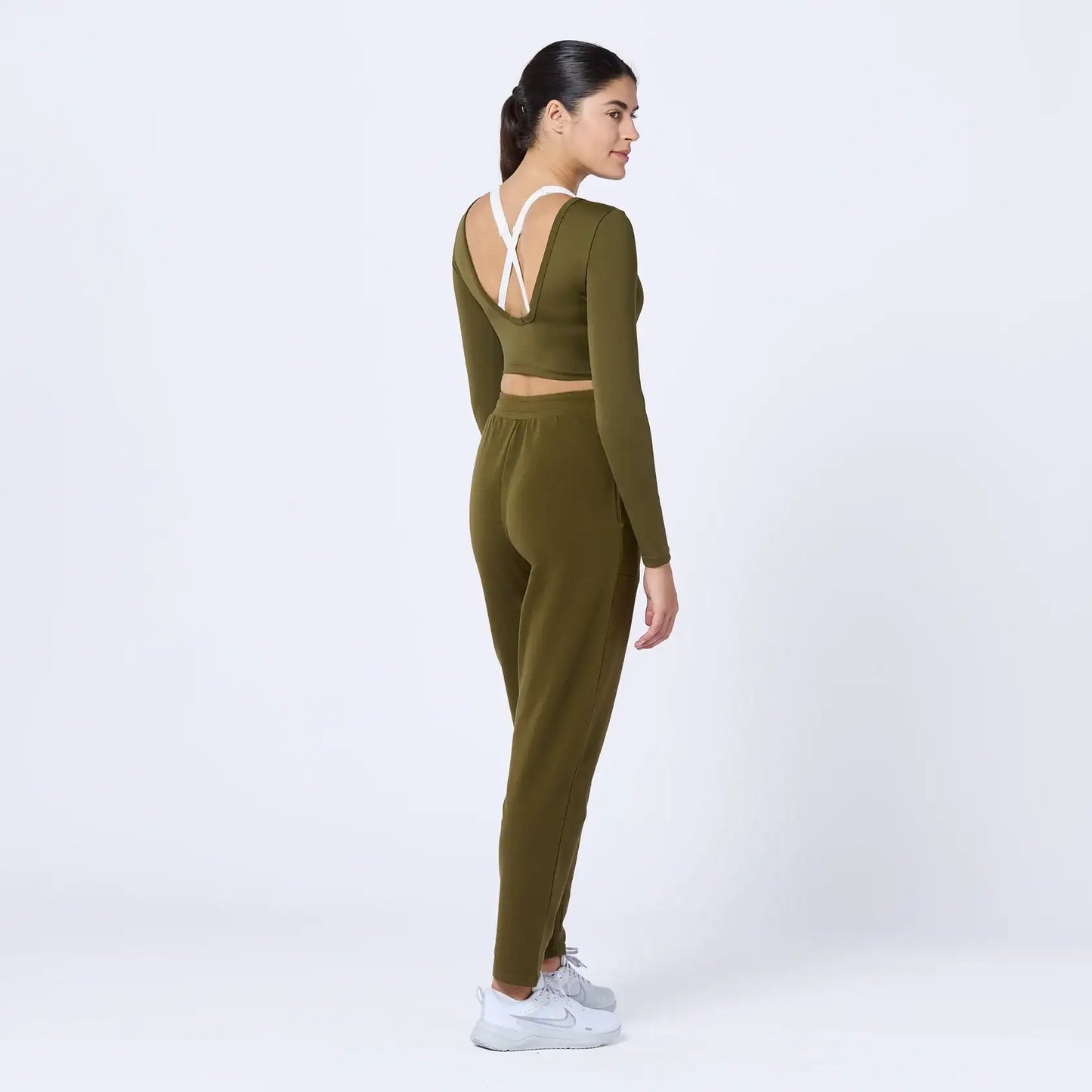 توب ايسينشال واريور 2.0 -زيتوني داكن