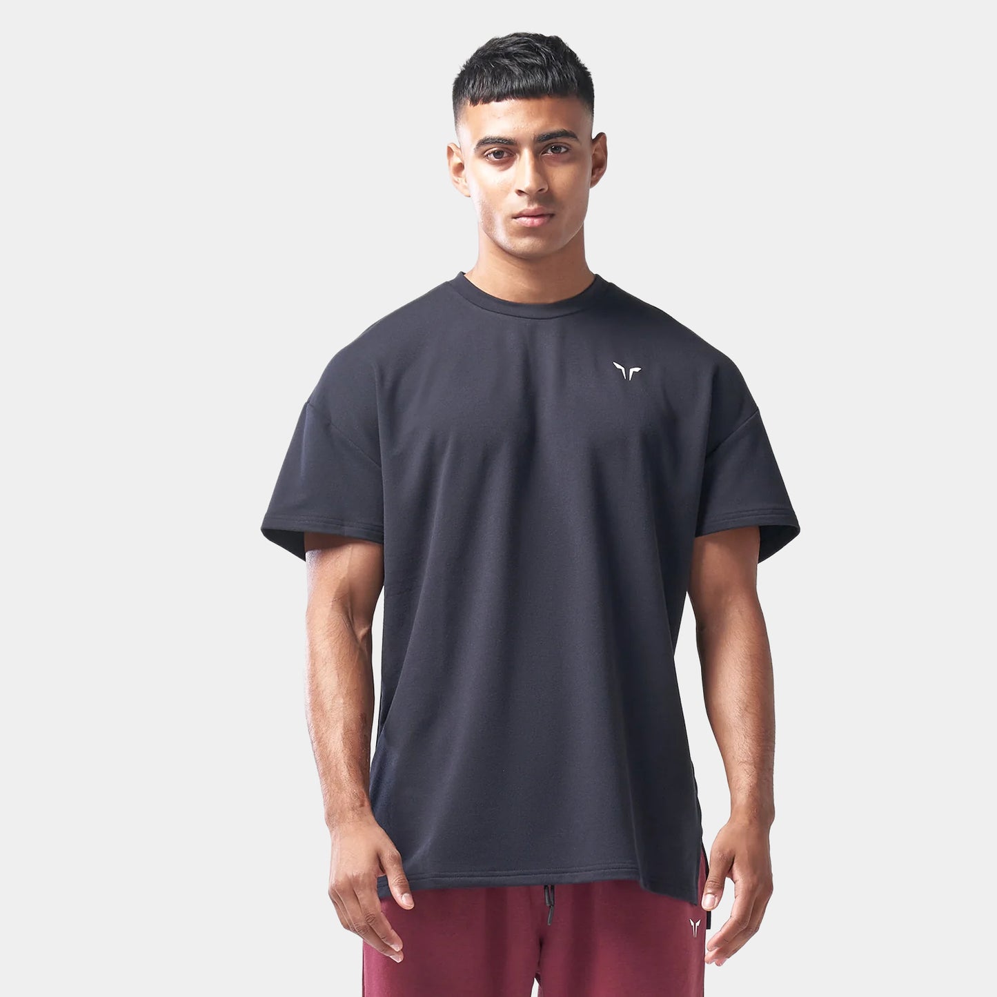 ايسينشال تيشيرت فضفاض -أسود 