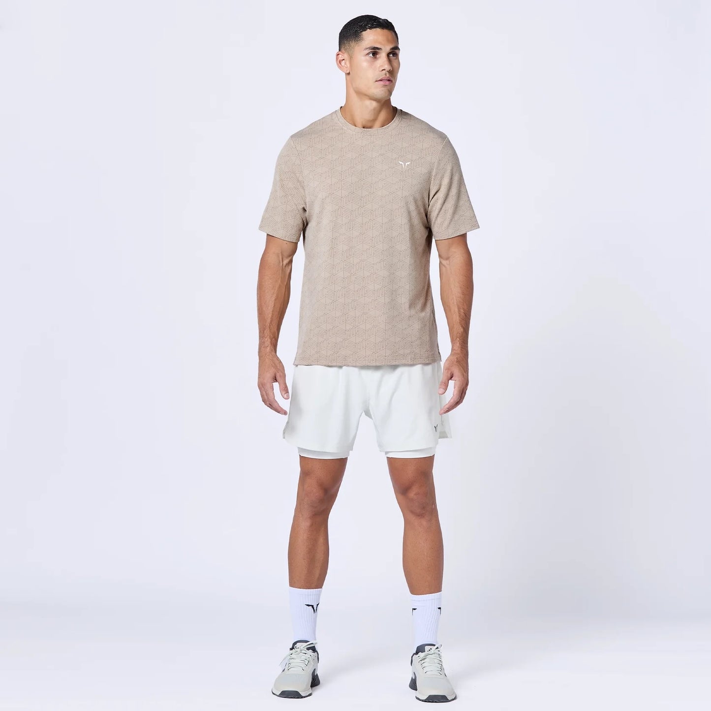 تيشرت ايسينشال اكتيف - طبعة ترابي