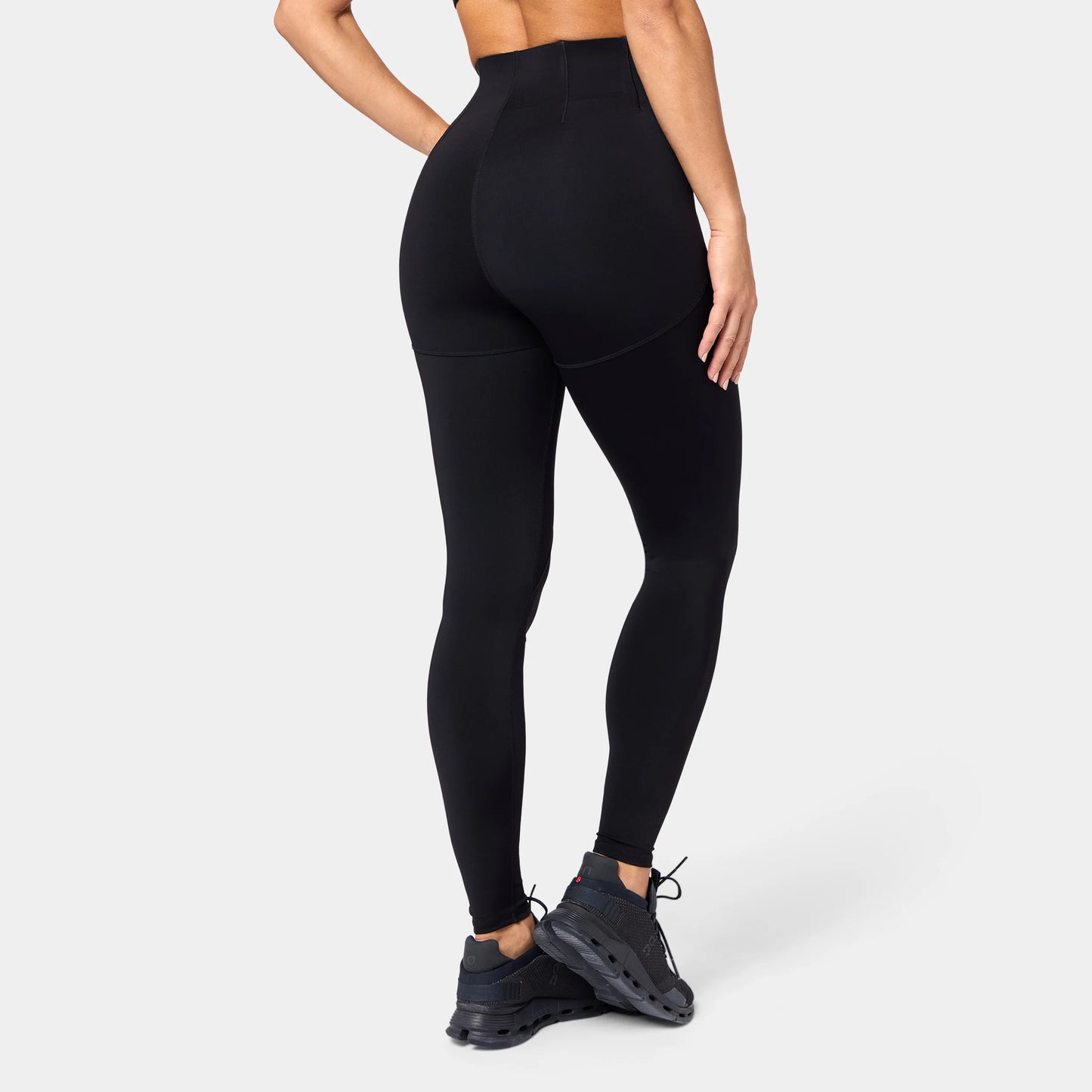 طقم تعزيز الأداء -أسود و أبيض