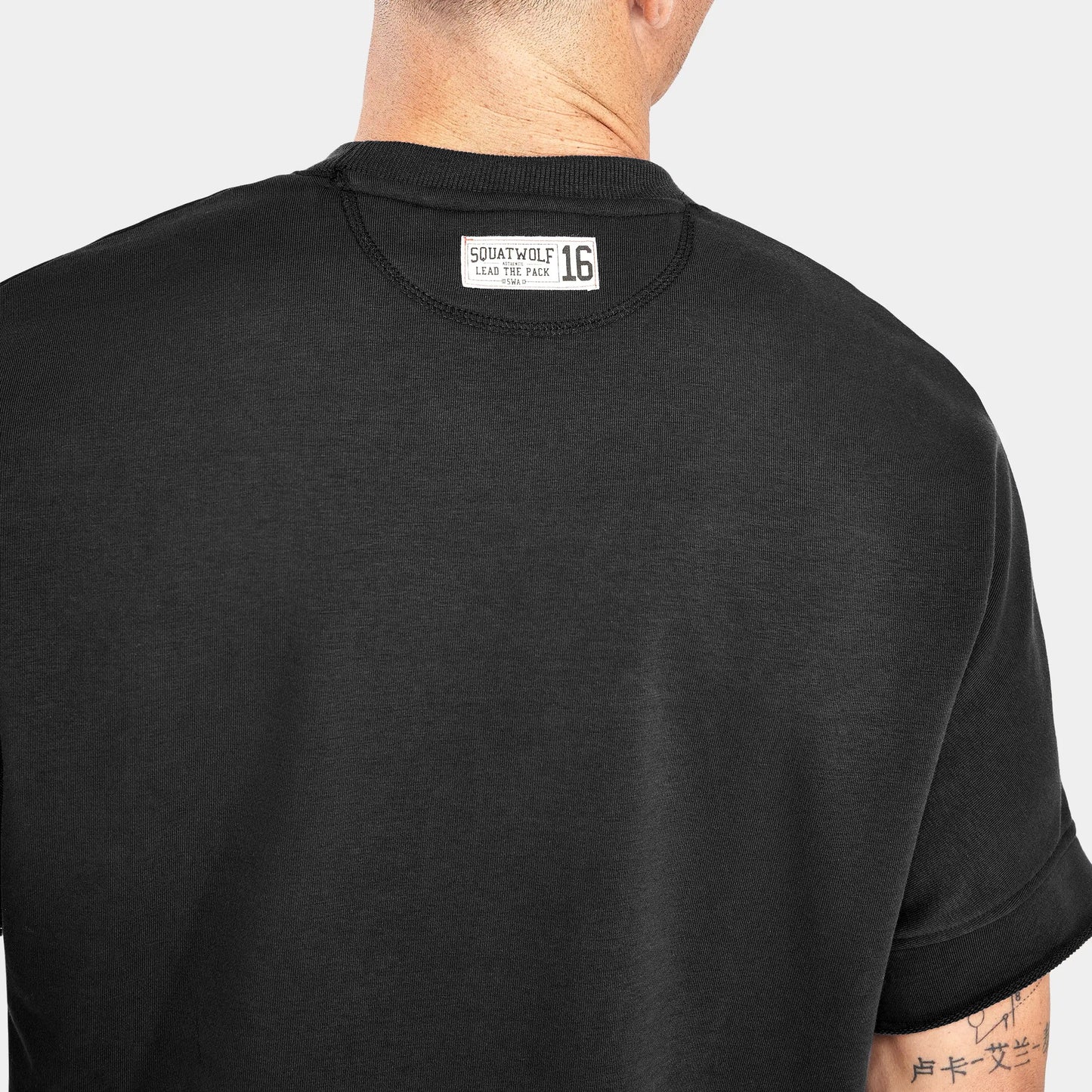 تيشيرت رياضي فضفاض - أسود